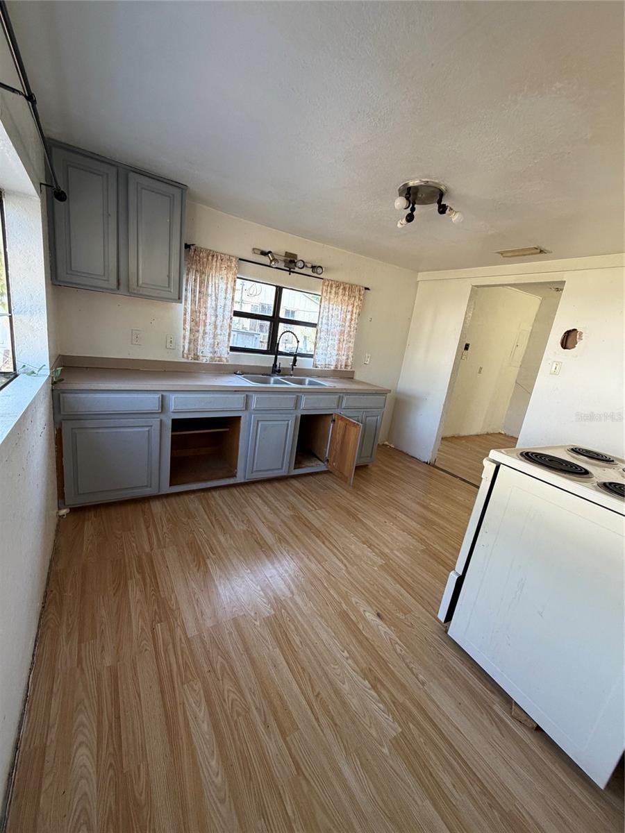 10114 E COLUMBUS DR, TAMPA, FL — photo 7
