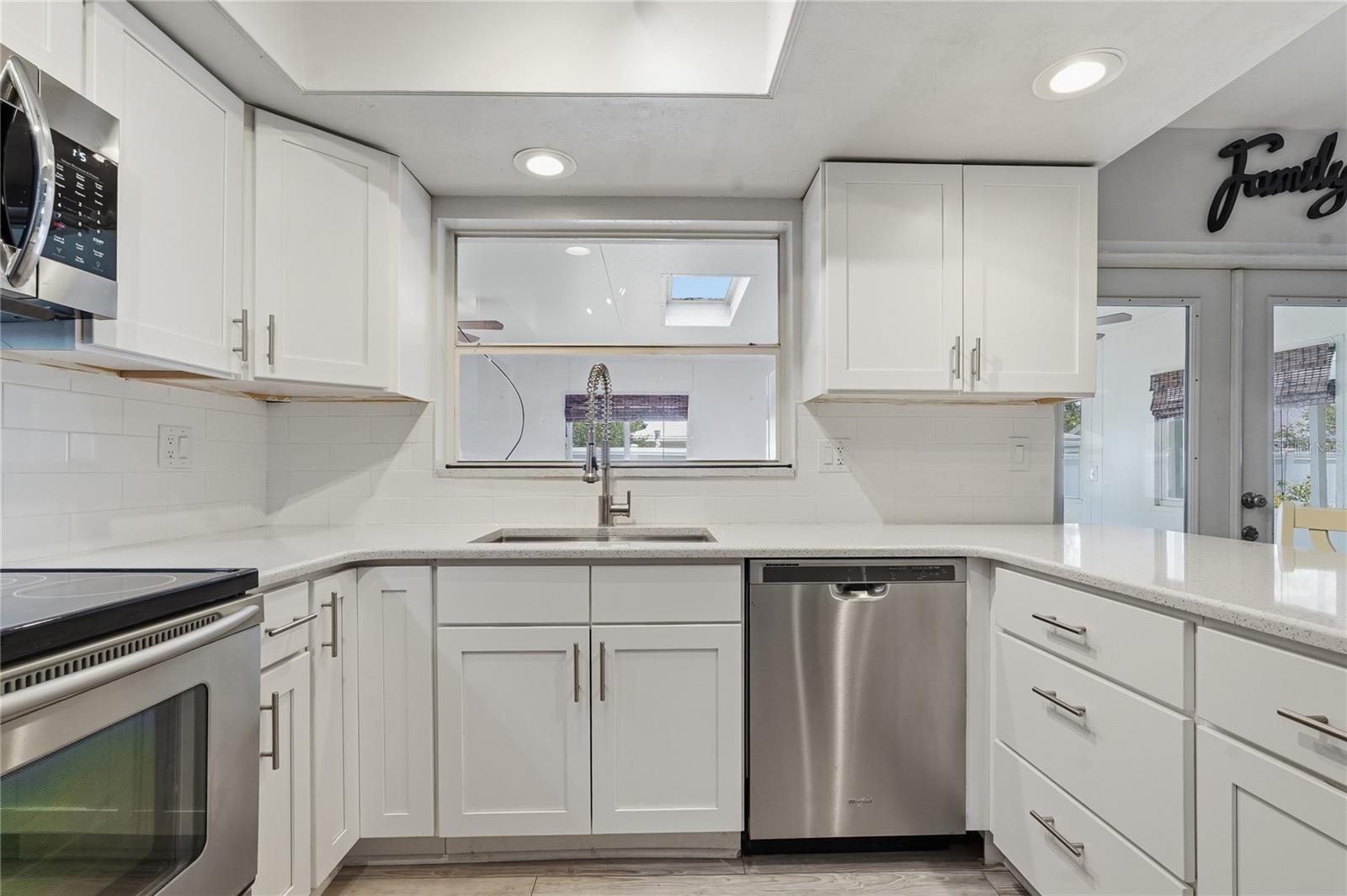 1634 DALE CIR N, DUNEDIN, FL — photo 11