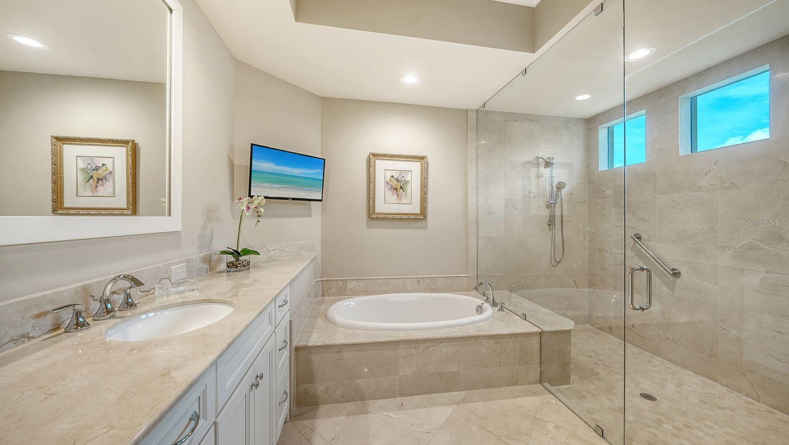 16524 KENDLESHIRE TER, LAKEWOOD RANCH, FL — photo 34
