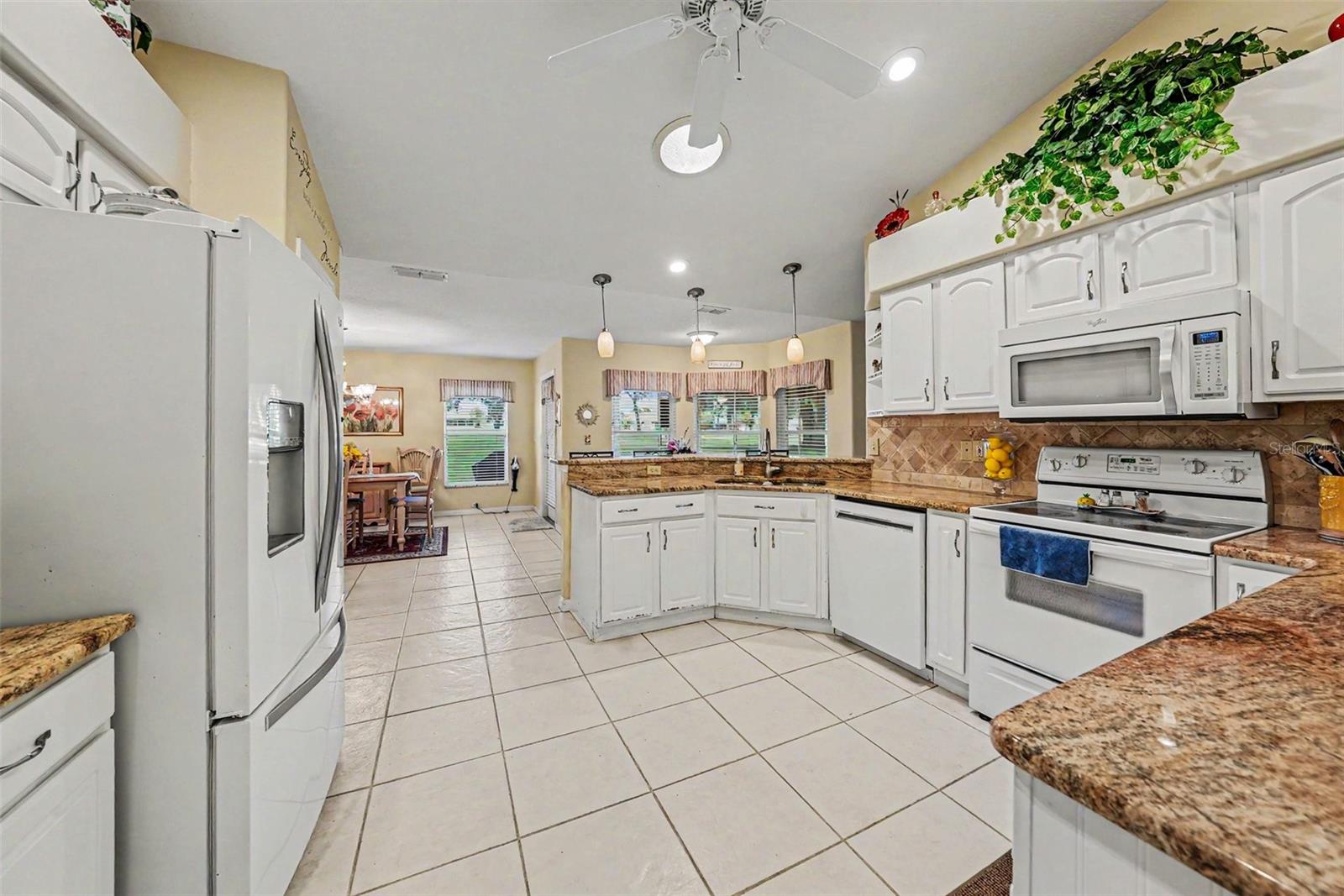 11132 MOSHIE LN, SAN ANTONIO, FL — photo 18