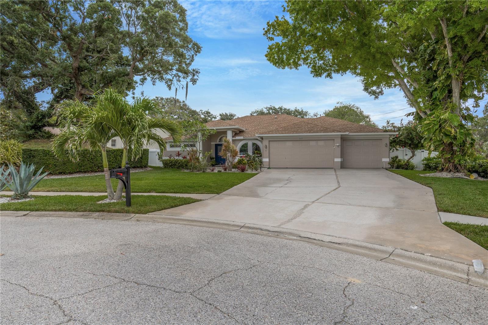 727 HIDDEN LAKE DR, TARPON SPRINGS, FL