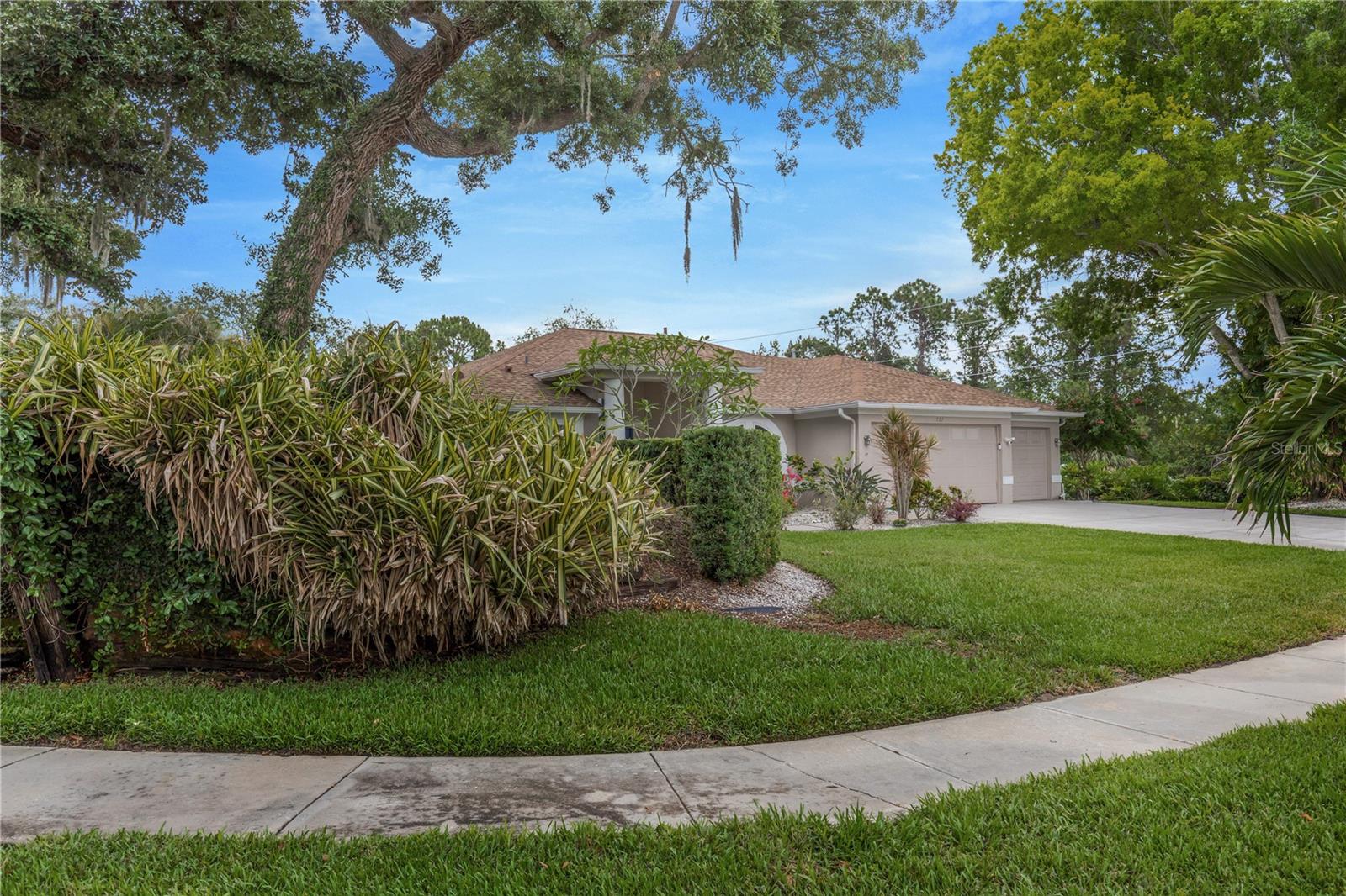 727 HIDDEN LAKE DR, TARPON SPRINGS, FL — photo 3