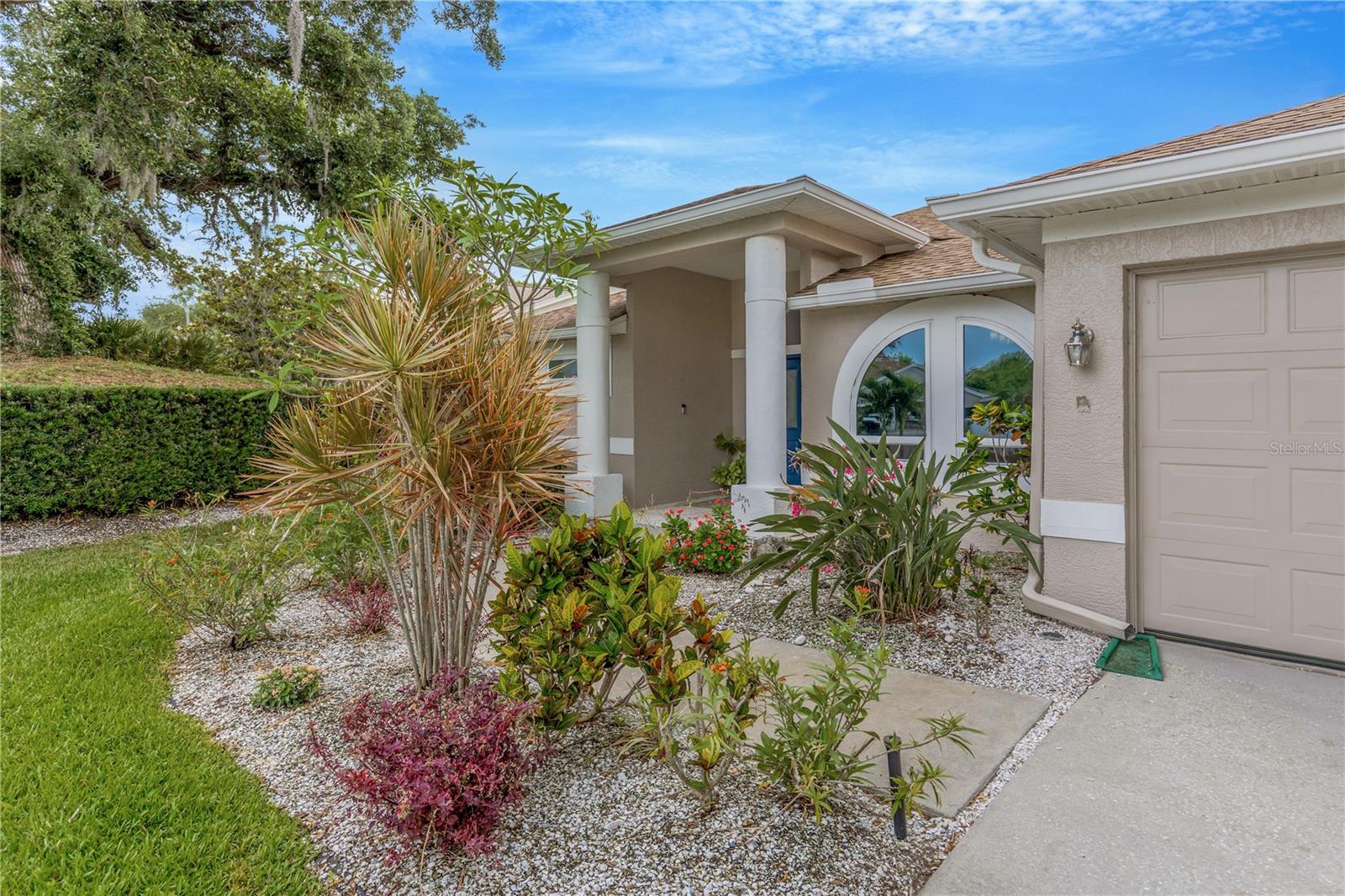 727 HIDDEN LAKE DR, TARPON SPRINGS, FL — photo 4