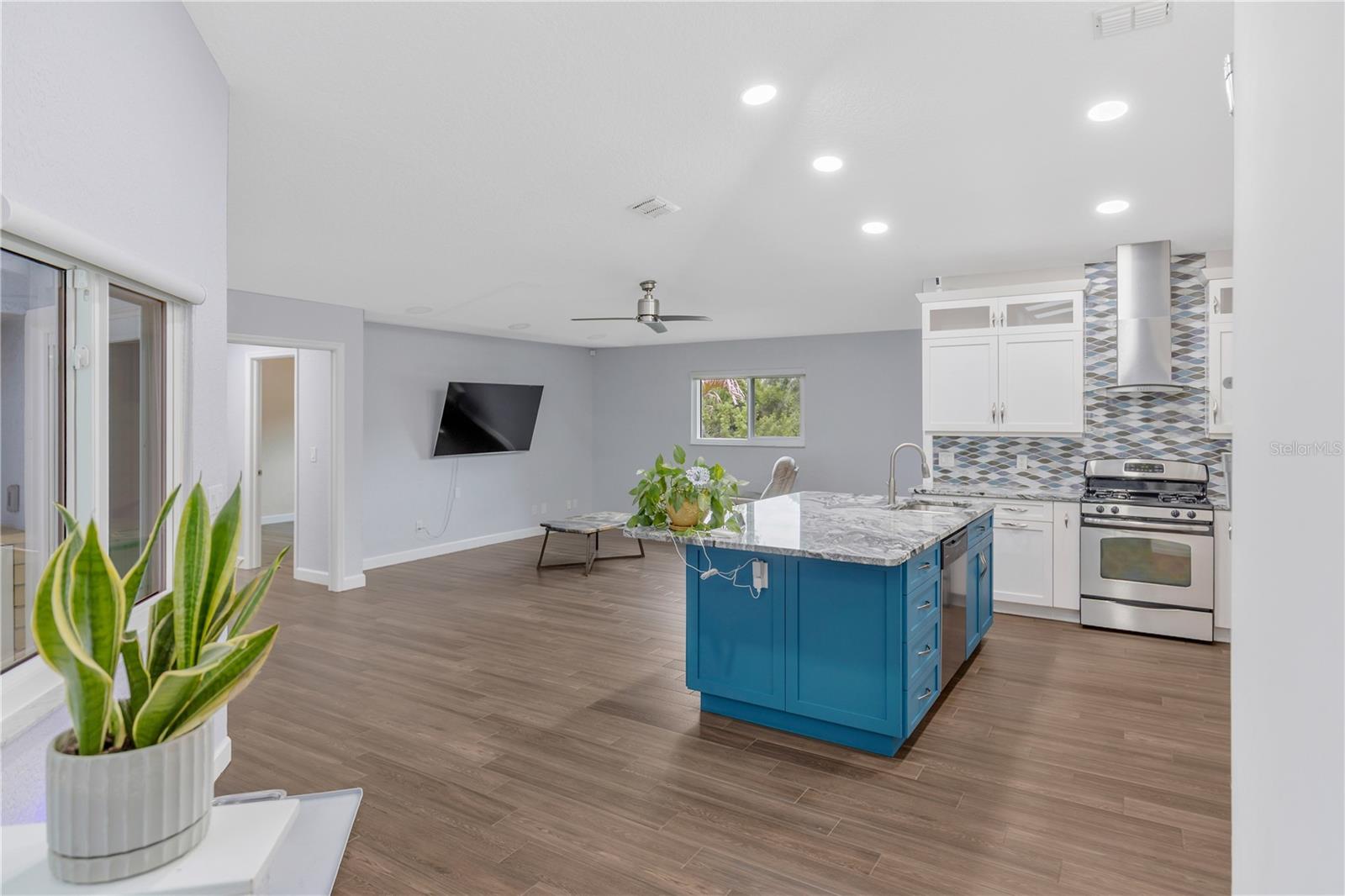727 HIDDEN LAKE DR, TARPON SPRINGS, FL — photo 10