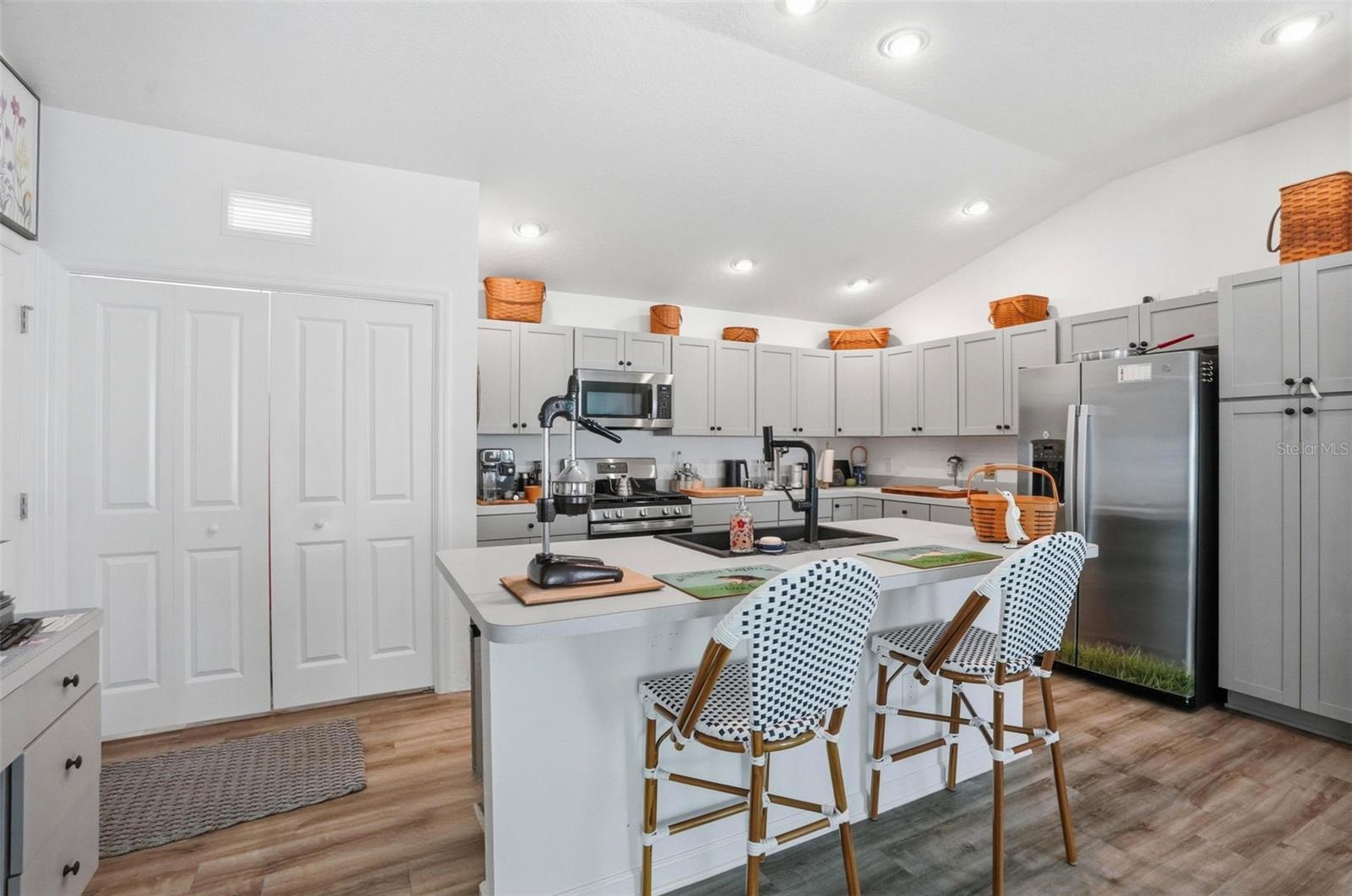 862 SPRING AVE, THE VILLAGES, FL — photo 30