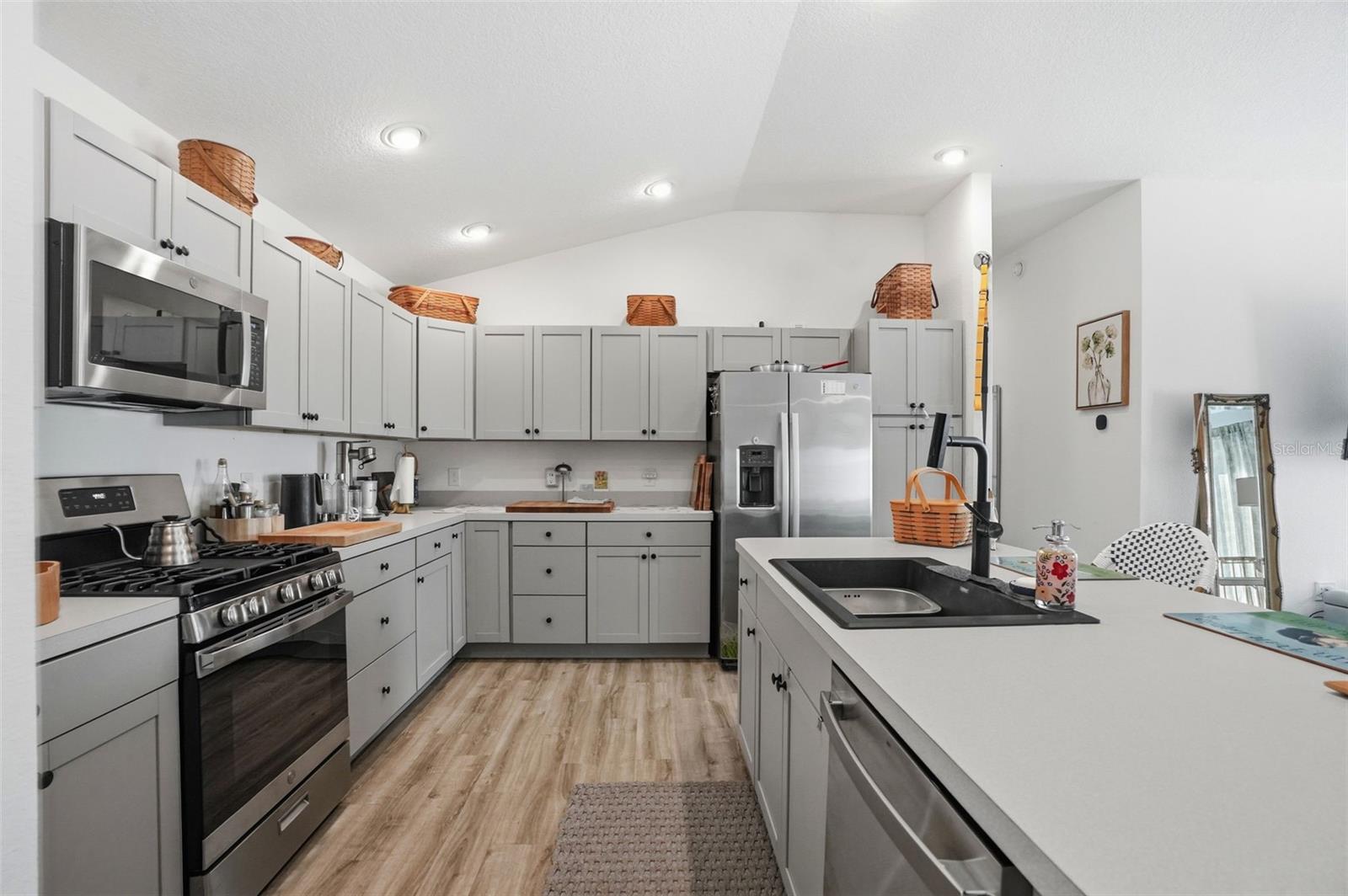 862 SPRING AVE, THE VILLAGES, FL — photo 31