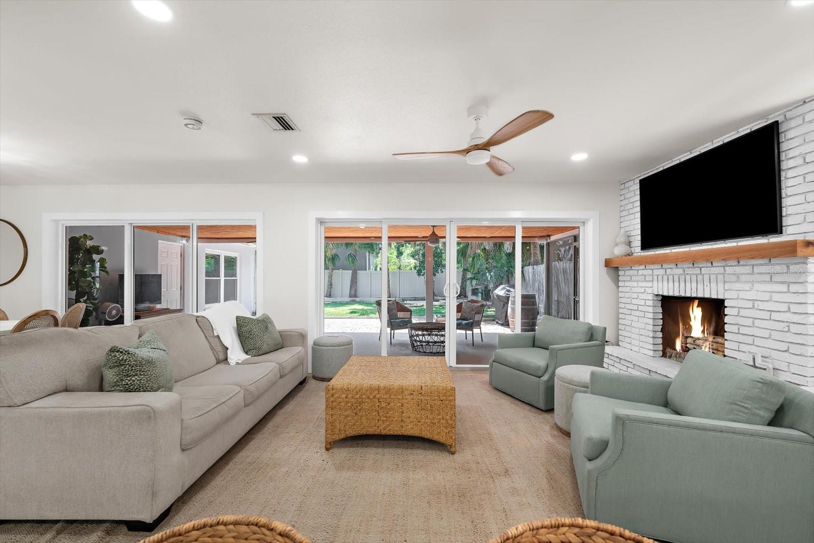 730 BAY ESPLANADE, CLEARWATER BEACH, FL — photo 12