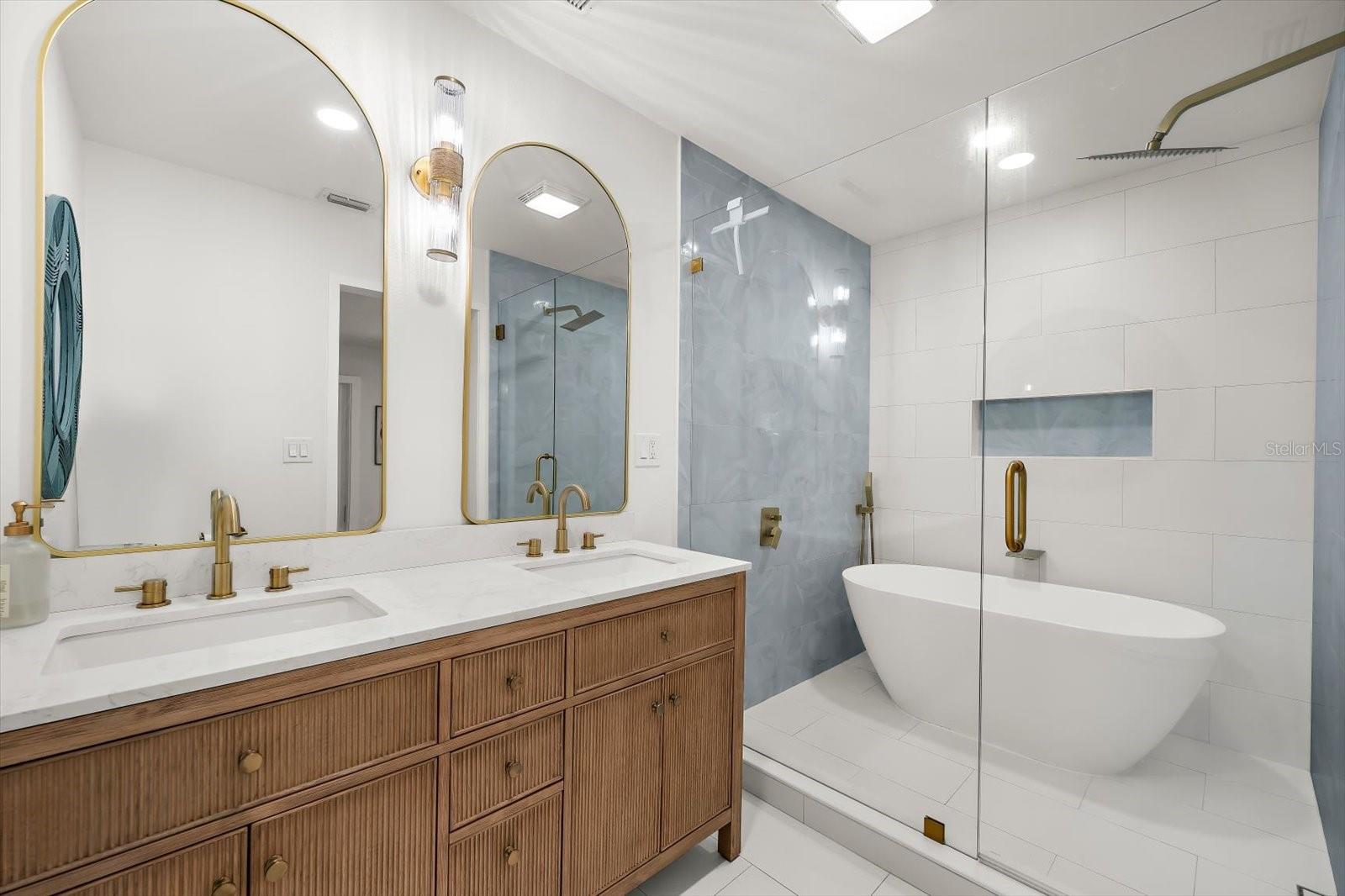 730 BAY ESPLANADE, CLEARWATER BEACH, FL — photo 46