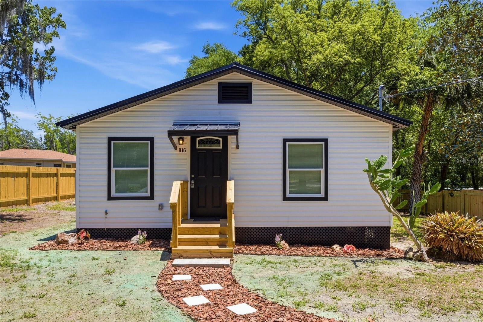 816 WOODLAND AVE, LEESBURG, FL