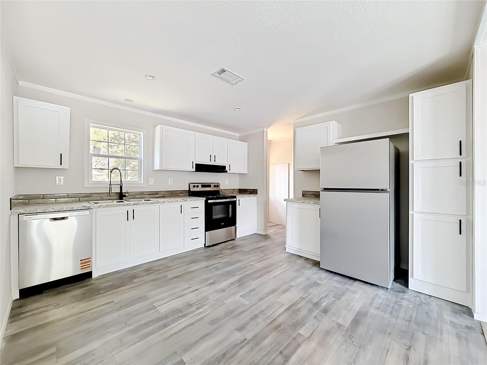 8002 MOBILAIRE DR, ORLANDO, FL — photo 16