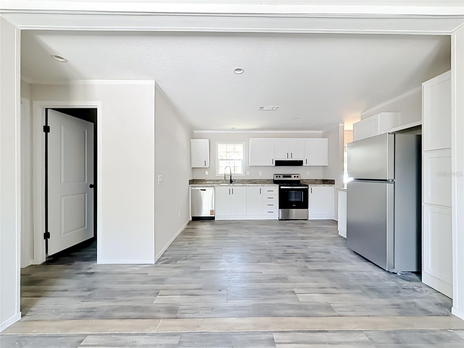 8002 MOBILAIRE DR, ORLANDO, FL — photo 17