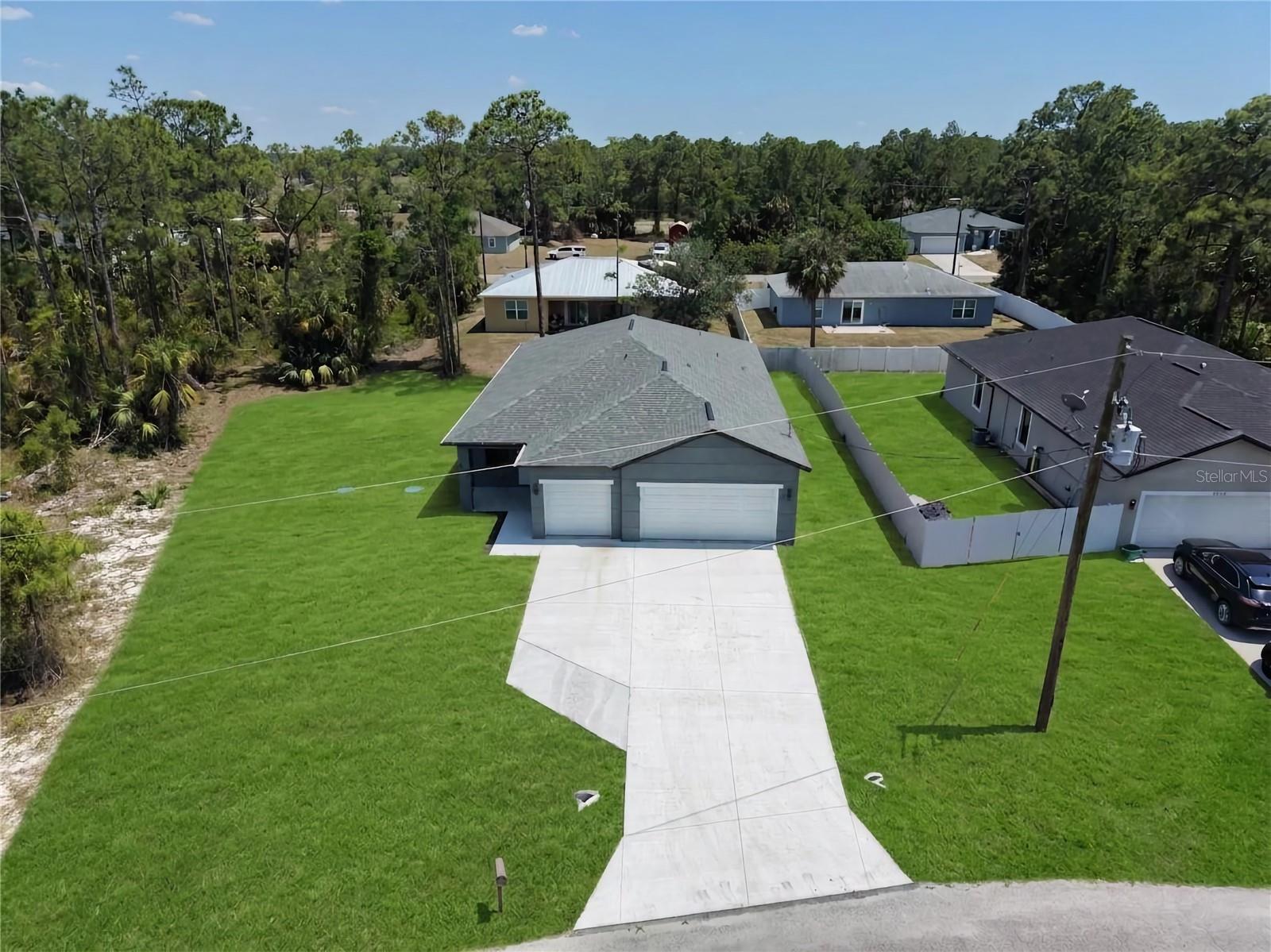 8010 SANDALWOOD CIR, LABELLE, FL — photo 2