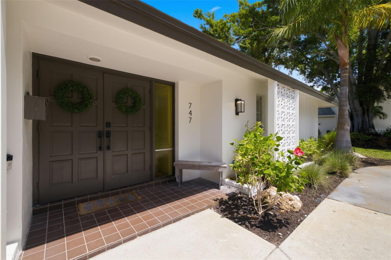 747 SABAL CT S, ST PETERSBURG, FL — photo 2