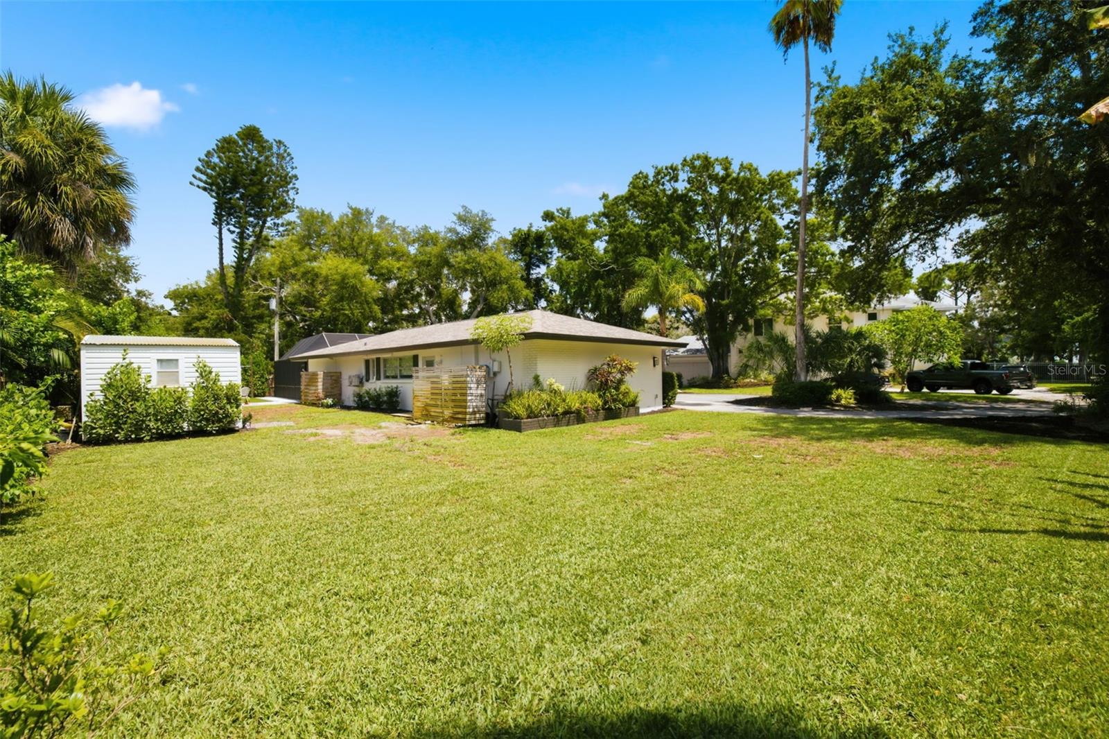 747 SABAL CT S, ST PETERSBURG, FL — photo 37