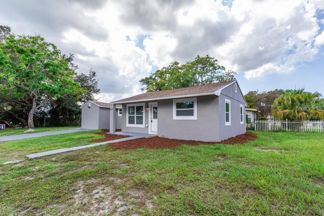 2001 45TH ST S, ST PETERSBURG, FL — photo 2