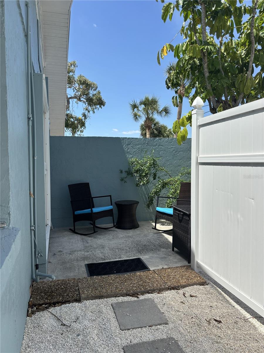 170 ROOSEVELT DR #8, SARASOTA, FL — photo 4