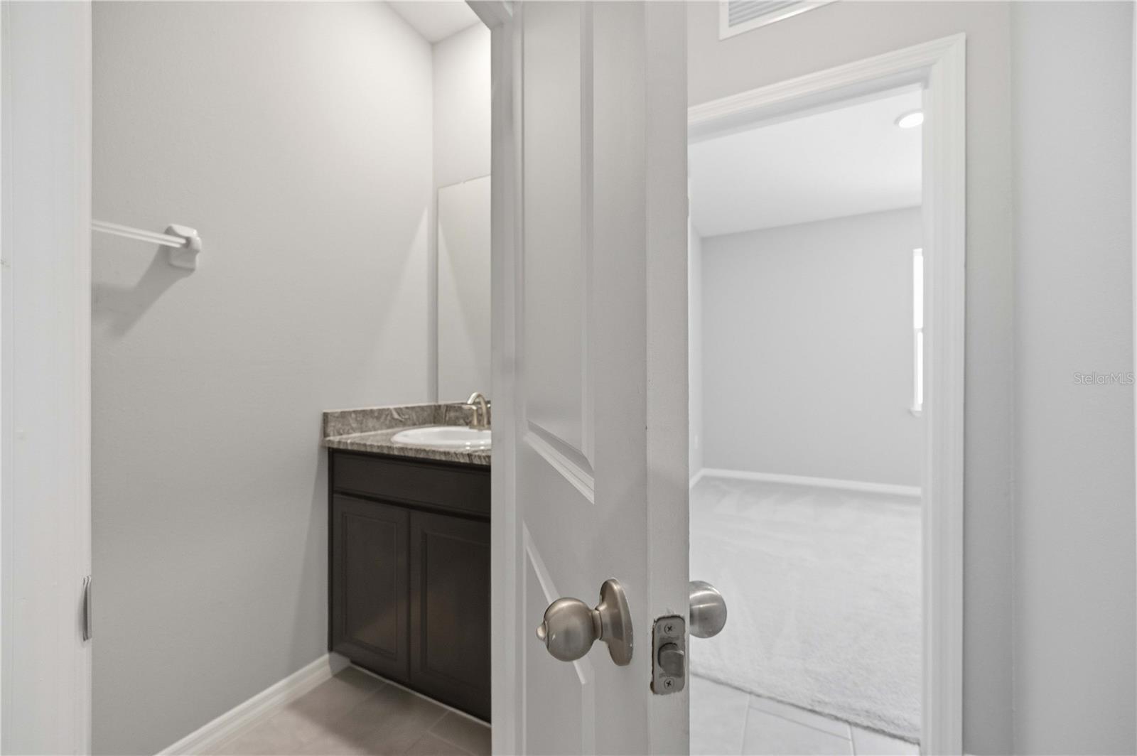 5719 WOODLAND SAGE DR, SARASOTA, FL — photo 31