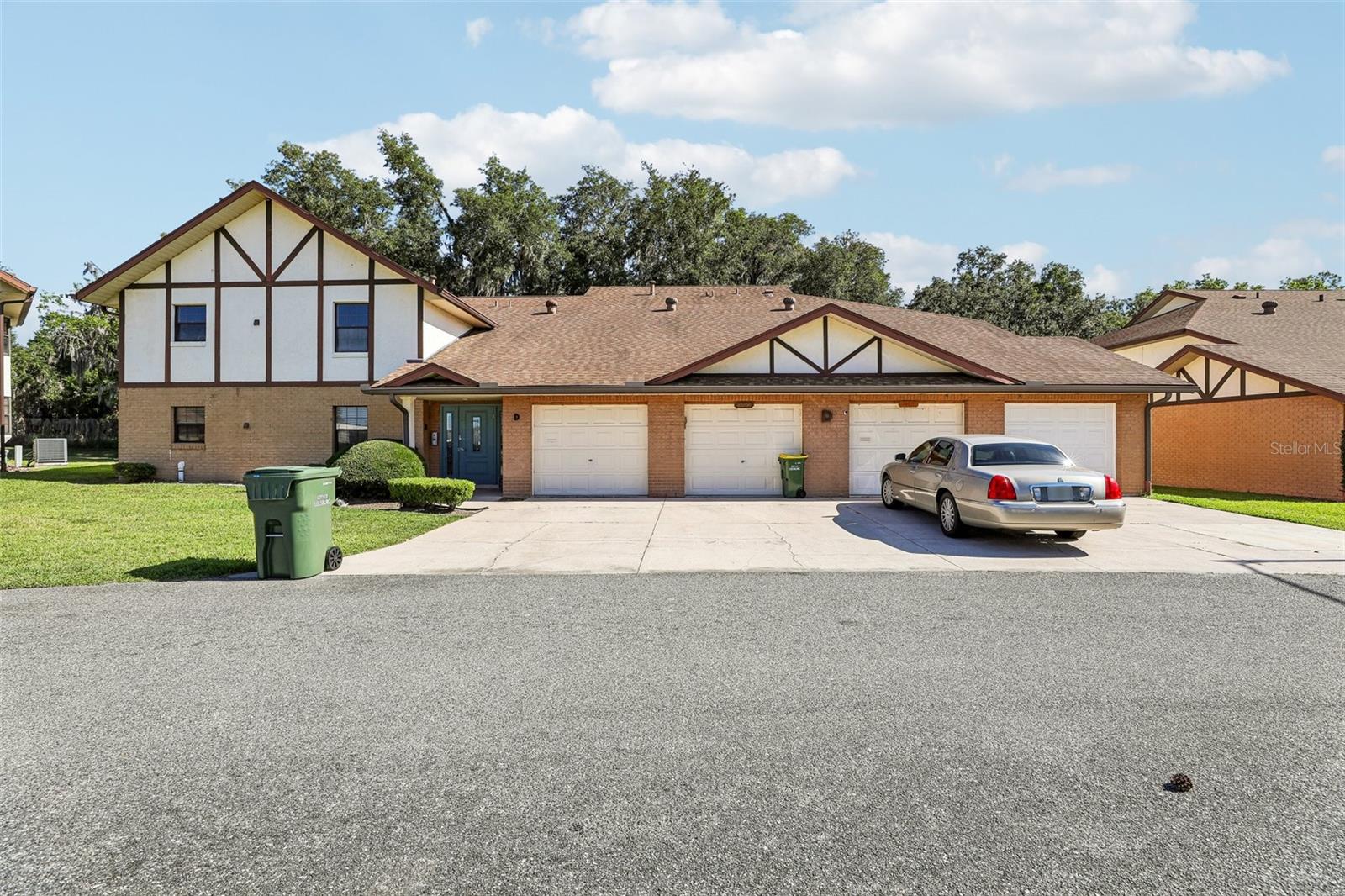 100 E OAK TERRACE DR #D2, LEESBURG, FL