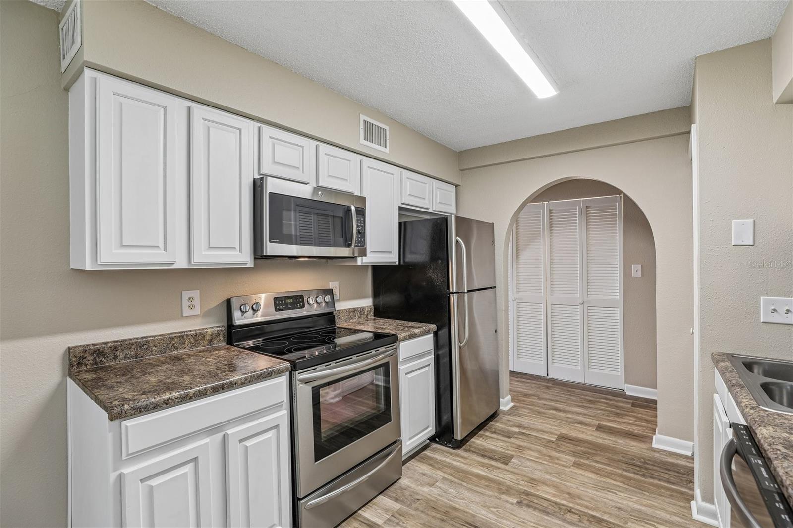 100 E OAK TERRACE DR #D2, LEESBURG, FL — photo 10