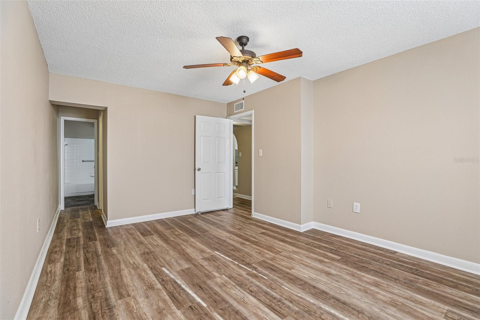 100 E OAK TERRACE DR #D2, LEESBURG, FL — photo 34