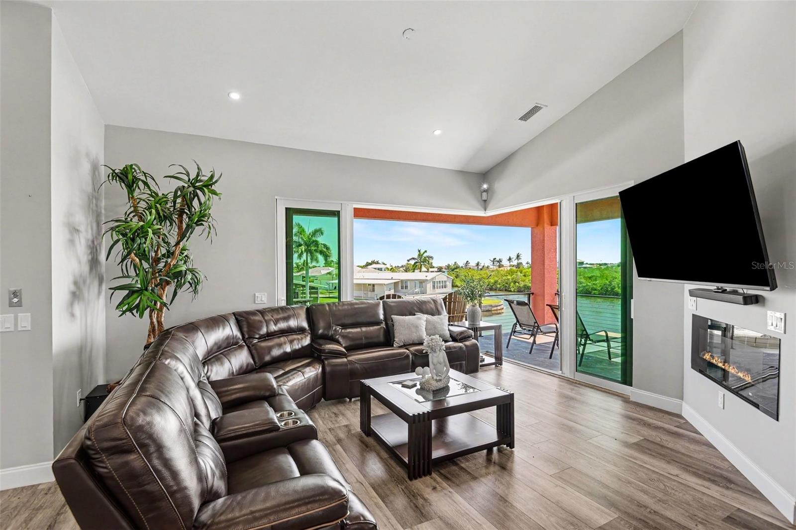 604 TAHITI CT, PUNTA GORDA, FL — photo 3