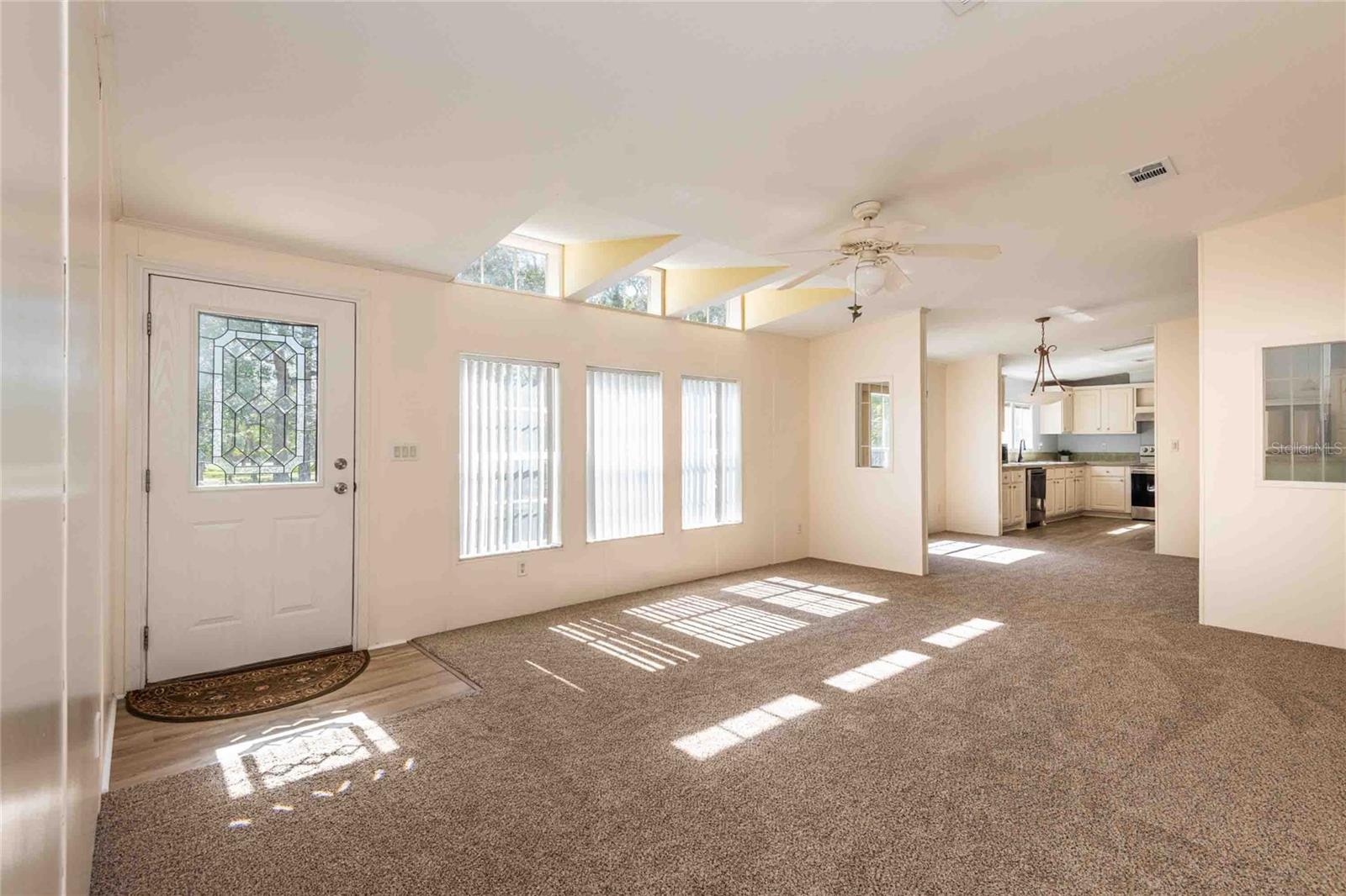 14221 HURRICANE DR, WEEKI WACHEE, FL — photo 3
