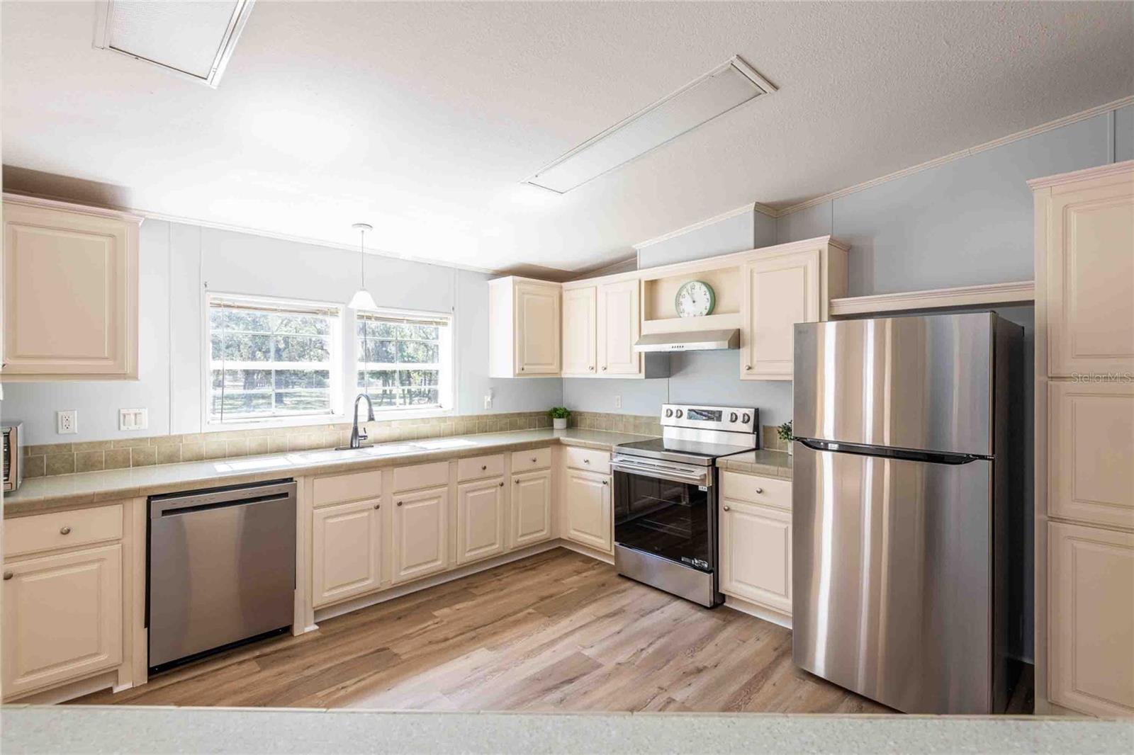 14221 HURRICANE DR, WEEKI WACHEE, FL — photo 21