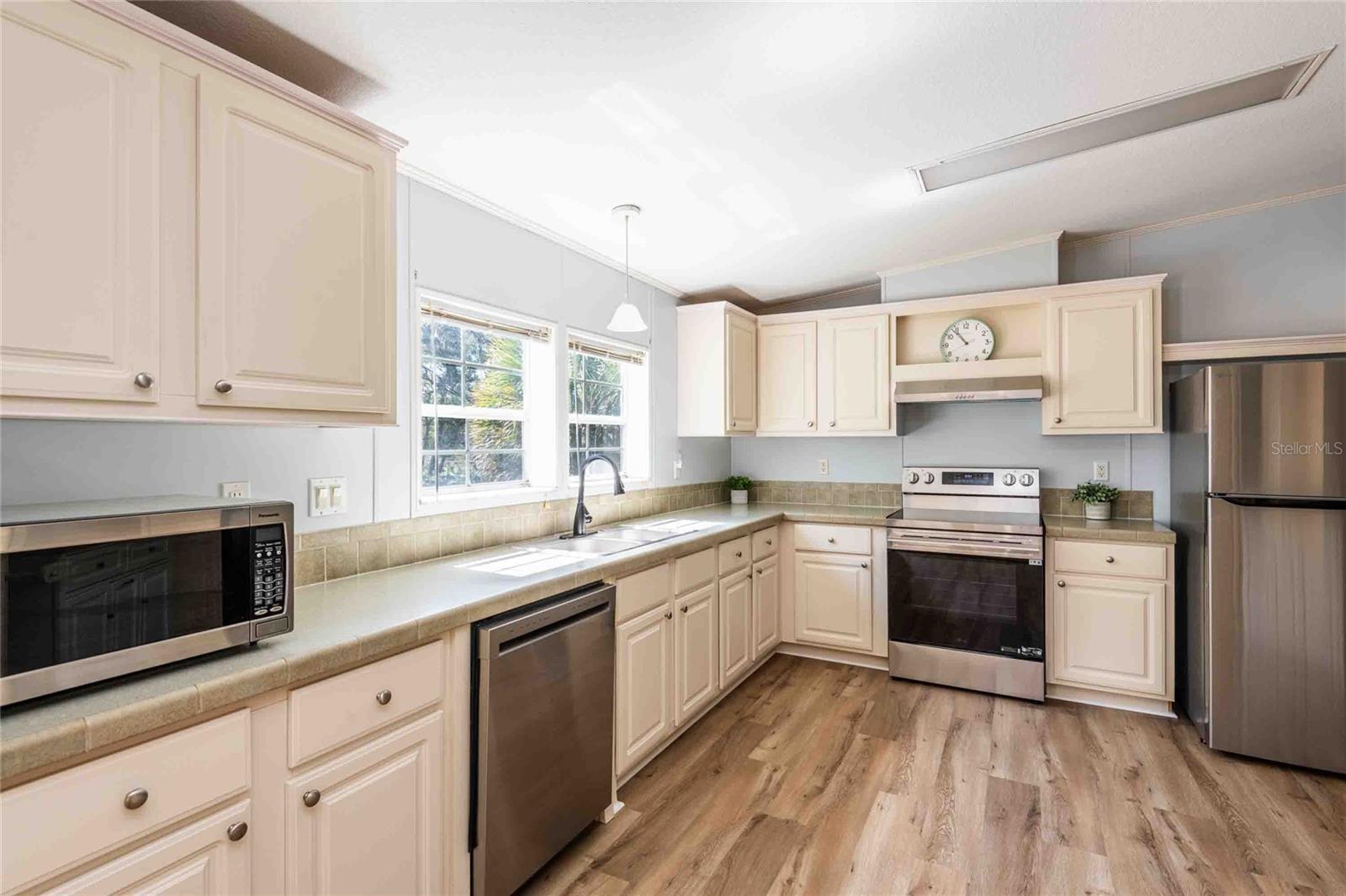 14221 HURRICANE DR, WEEKI WACHEE, FL — photo 22