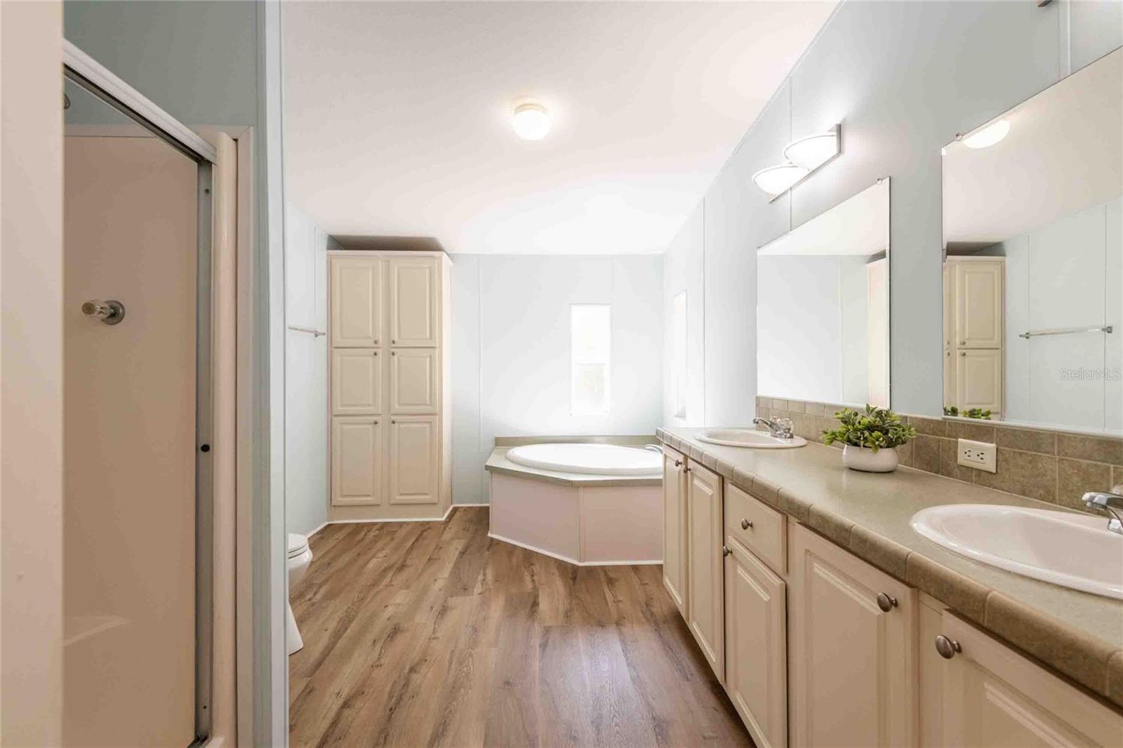 14221 HURRICANE DR, WEEKI WACHEE, FL — photo 30