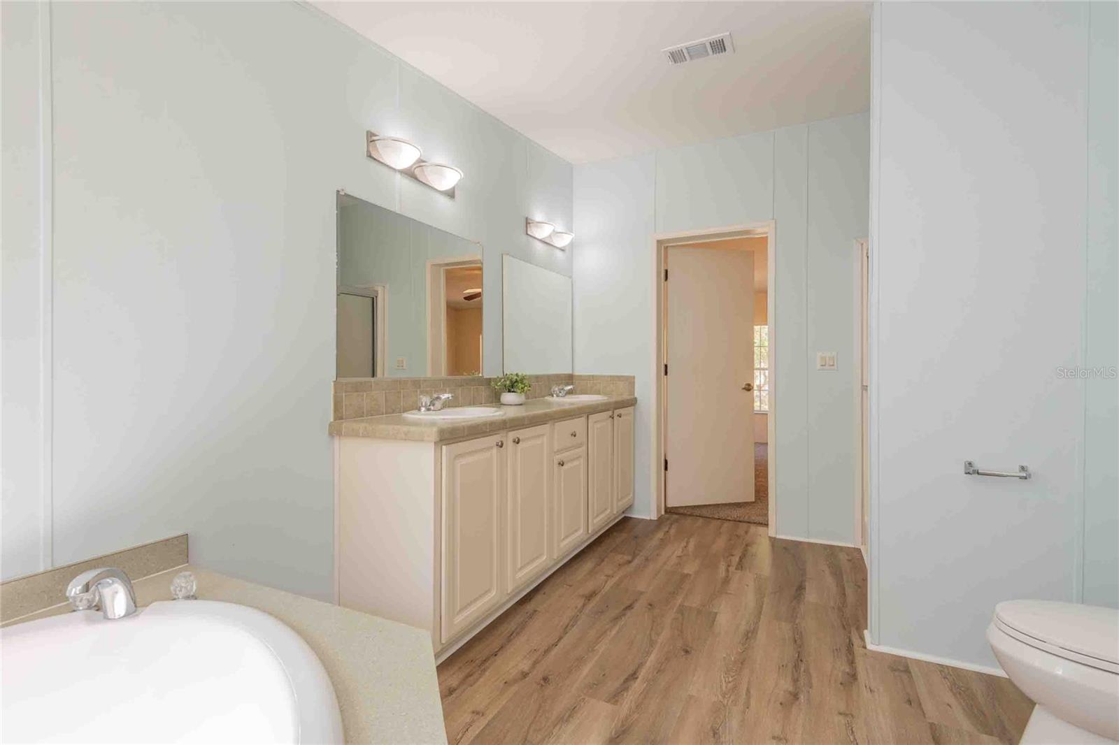 14221 HURRICANE DR, WEEKI WACHEE, FL — photo 33