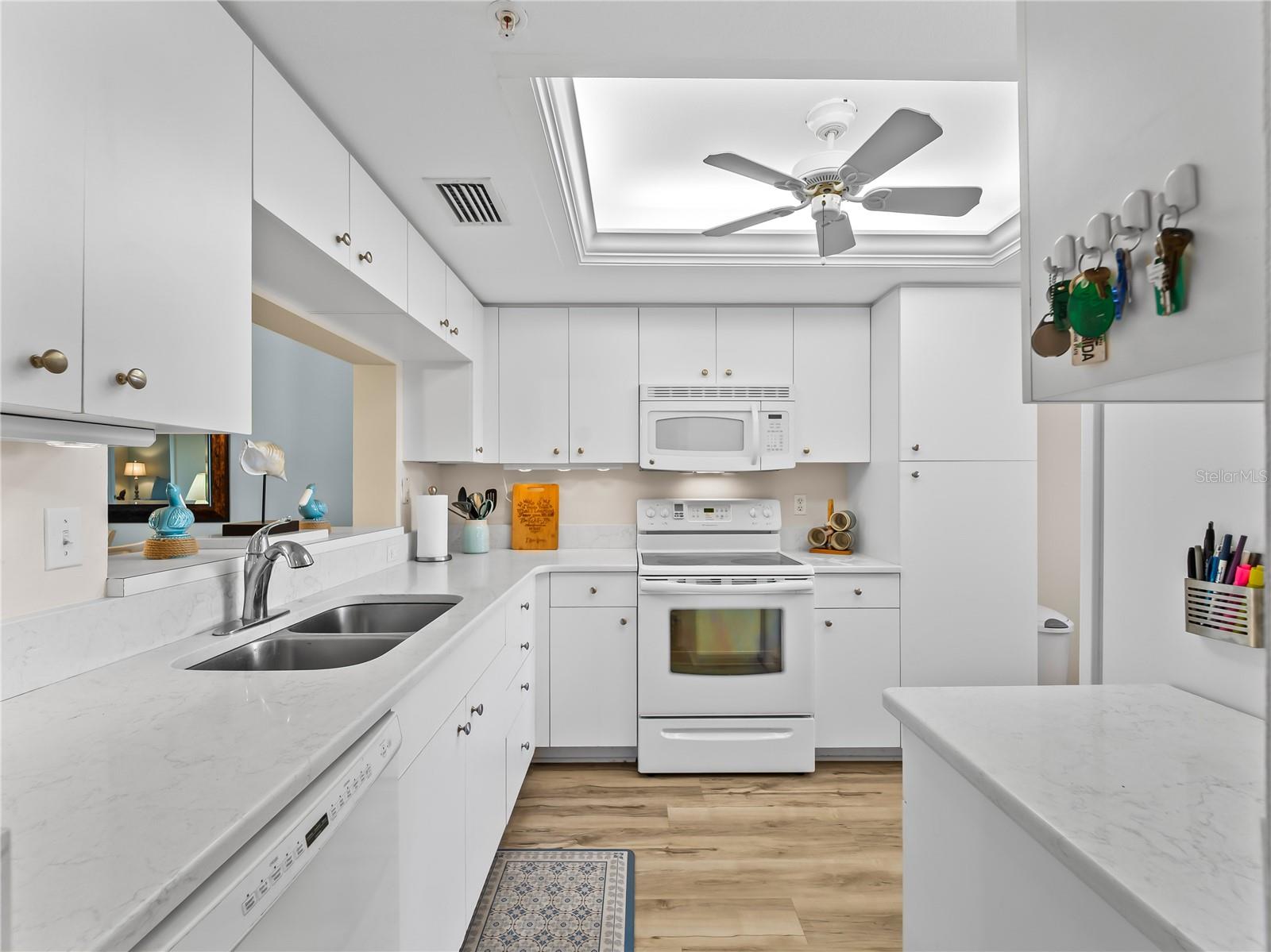 9330 CLUBSIDE CIR #3207, SARASOTA, FL — photo 9