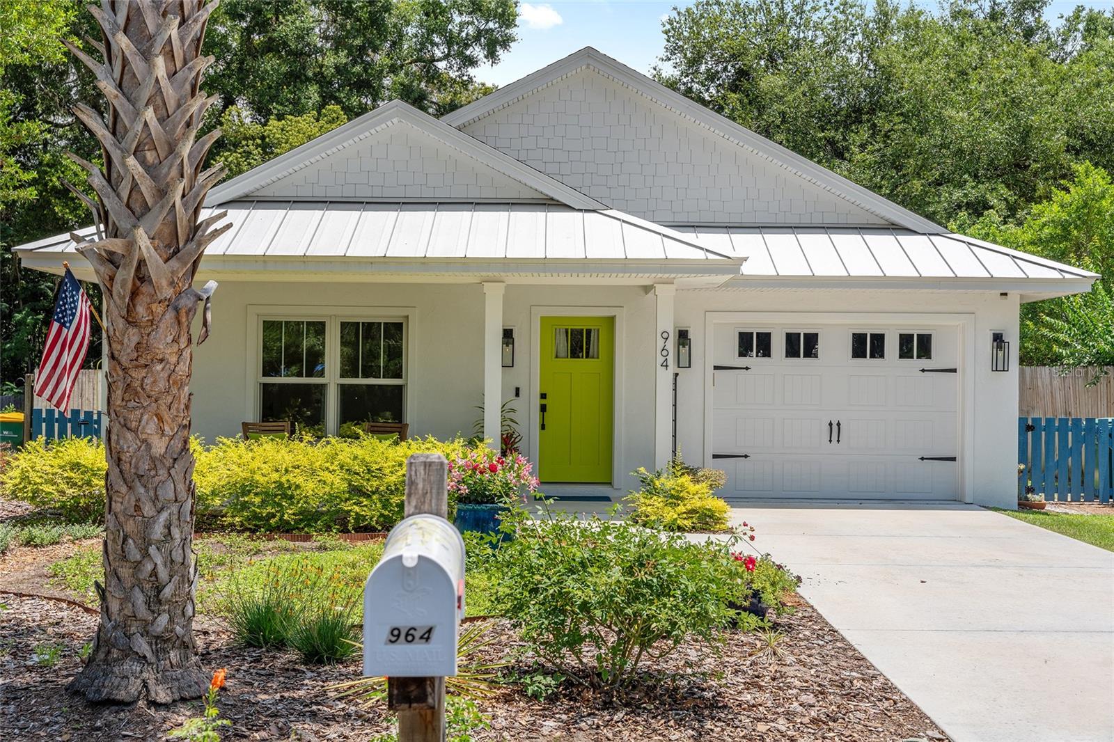 964 N GRANDVIEW ST, MOUNT DORA, FL