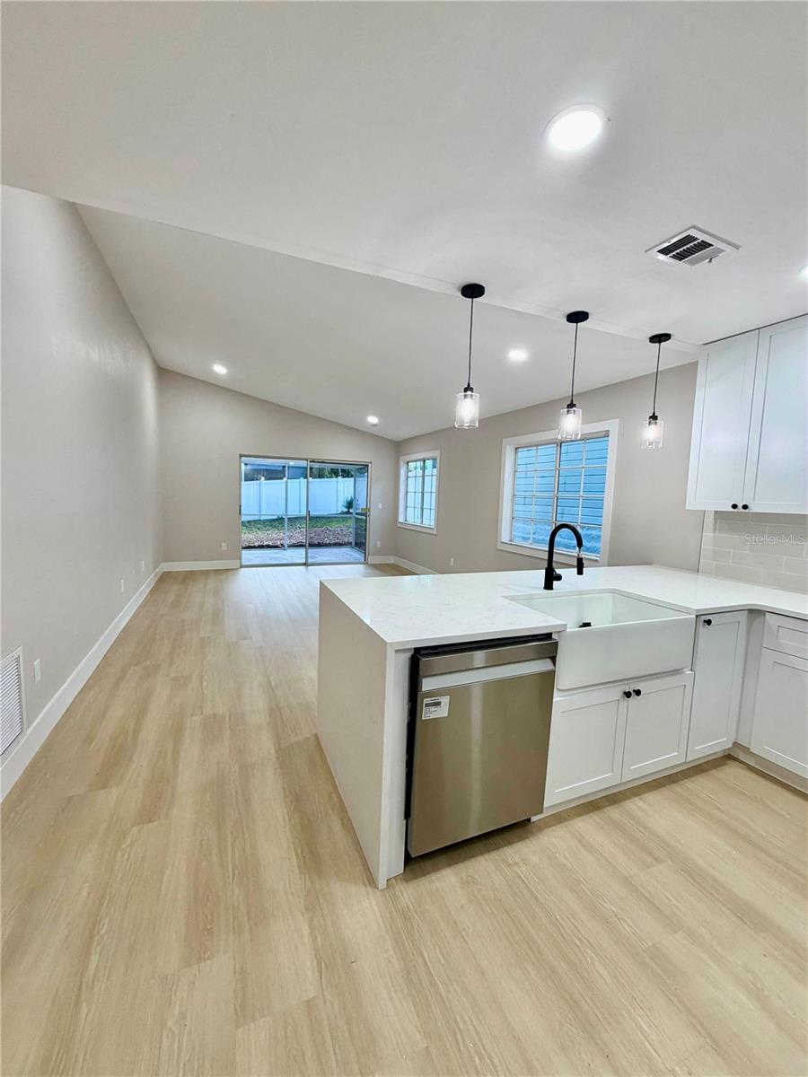 554 PORTLAND CIR, APOPKA, FL — photo 10