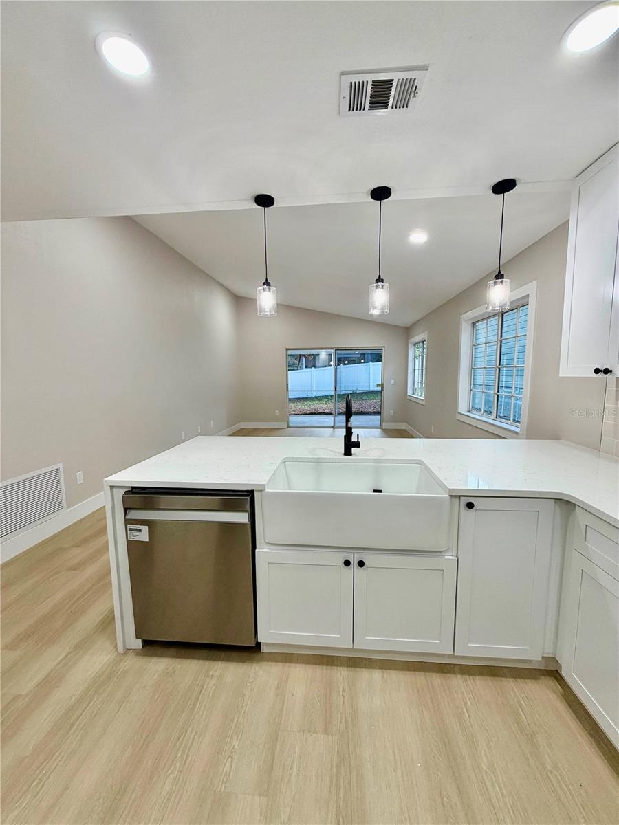 554 PORTLAND CIR, APOPKA, FL — photo 13