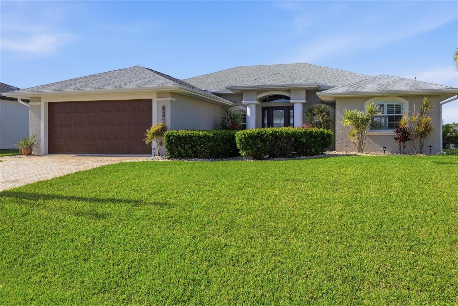 15738 APPLEWHITE CIR, PORT CHARLOTTE, FL