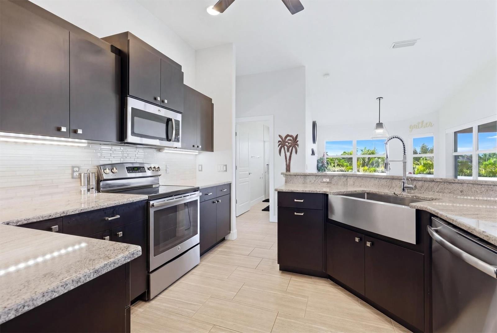 15738 APPLEWHITE CIR, PORT CHARLOTTE, FL — photo 13