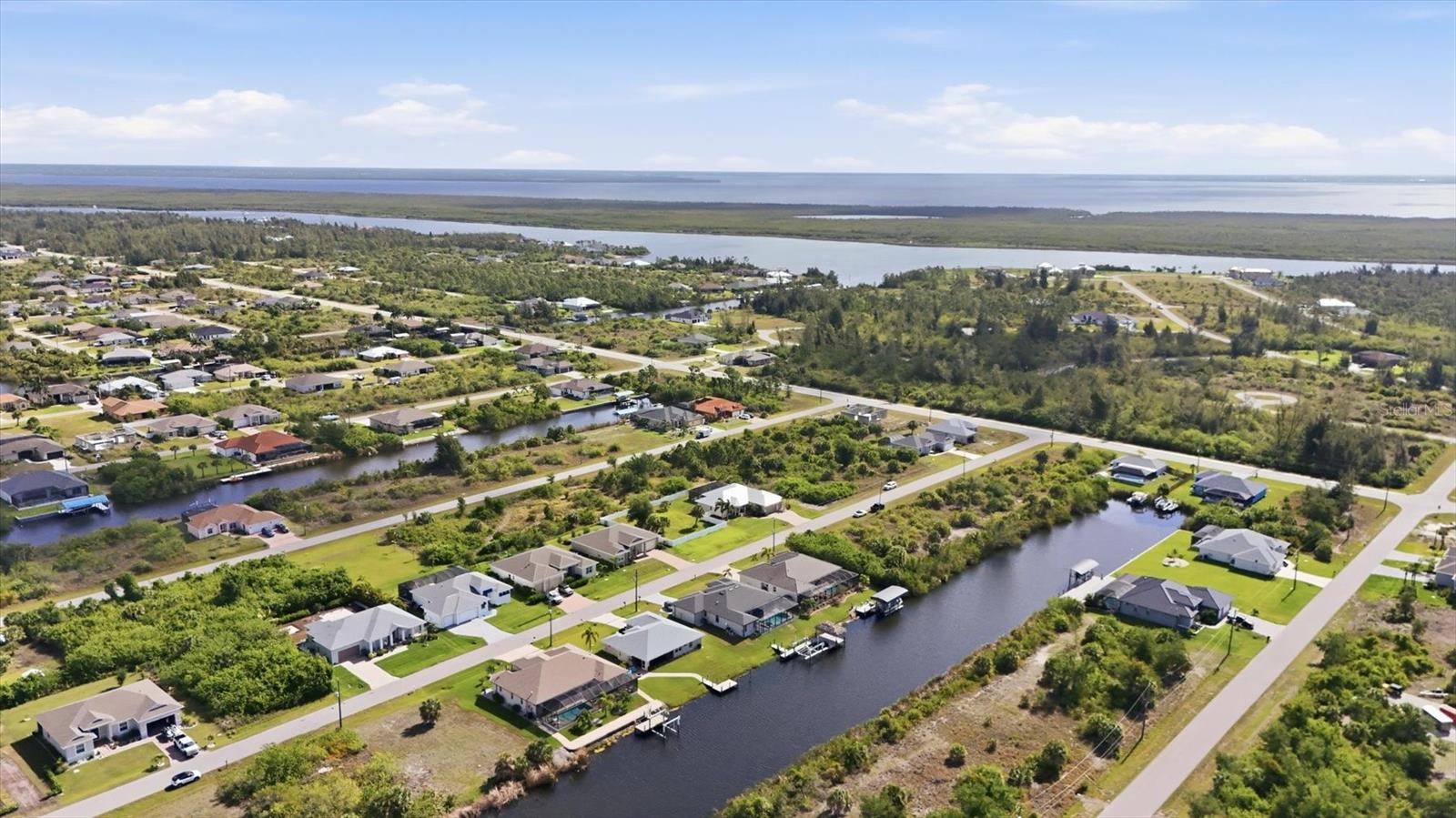 15738 APPLEWHITE CIR, PORT CHARLOTTE, FL — photo 37