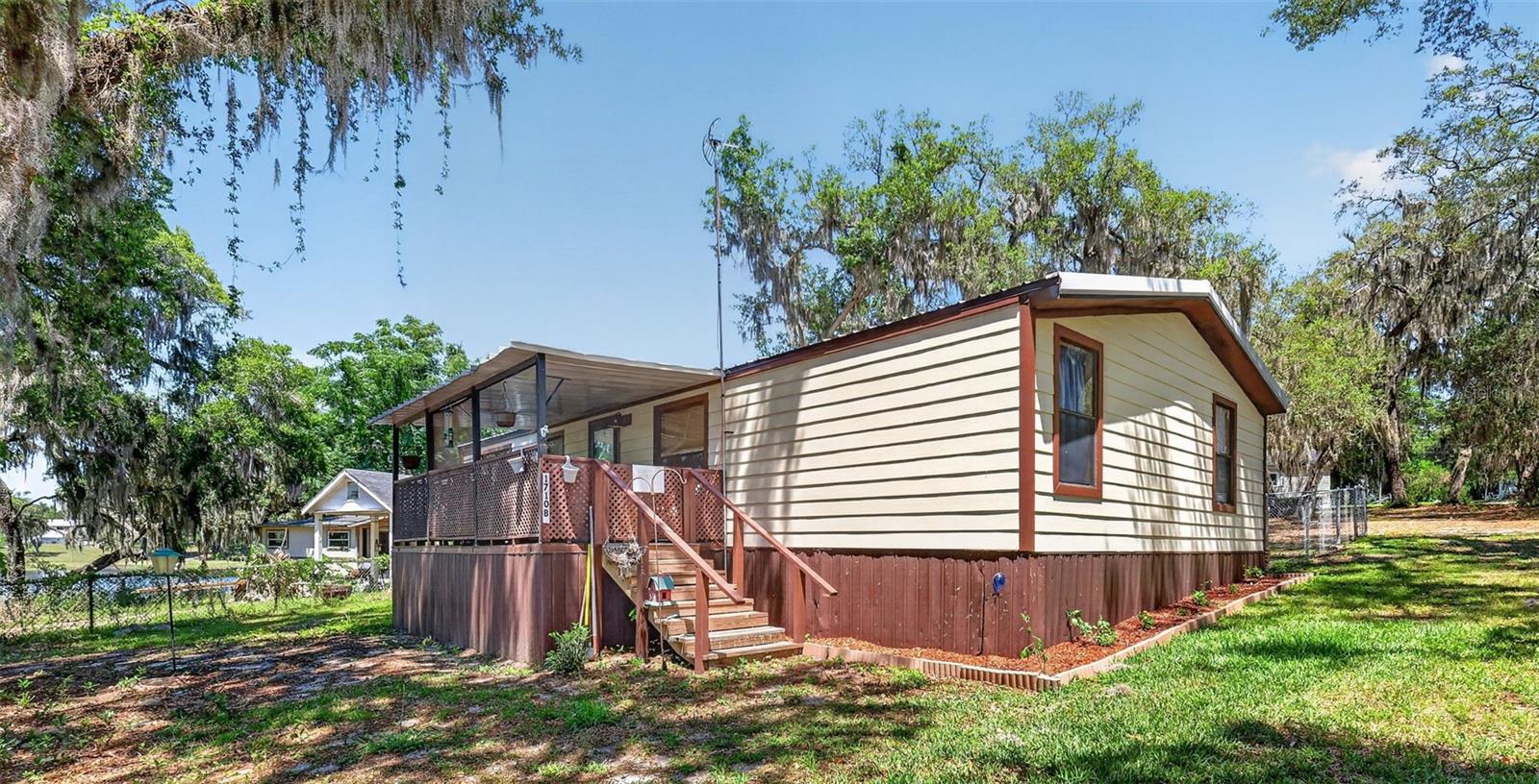 1710 INDIAN TRL #B, LEESBURG, FL