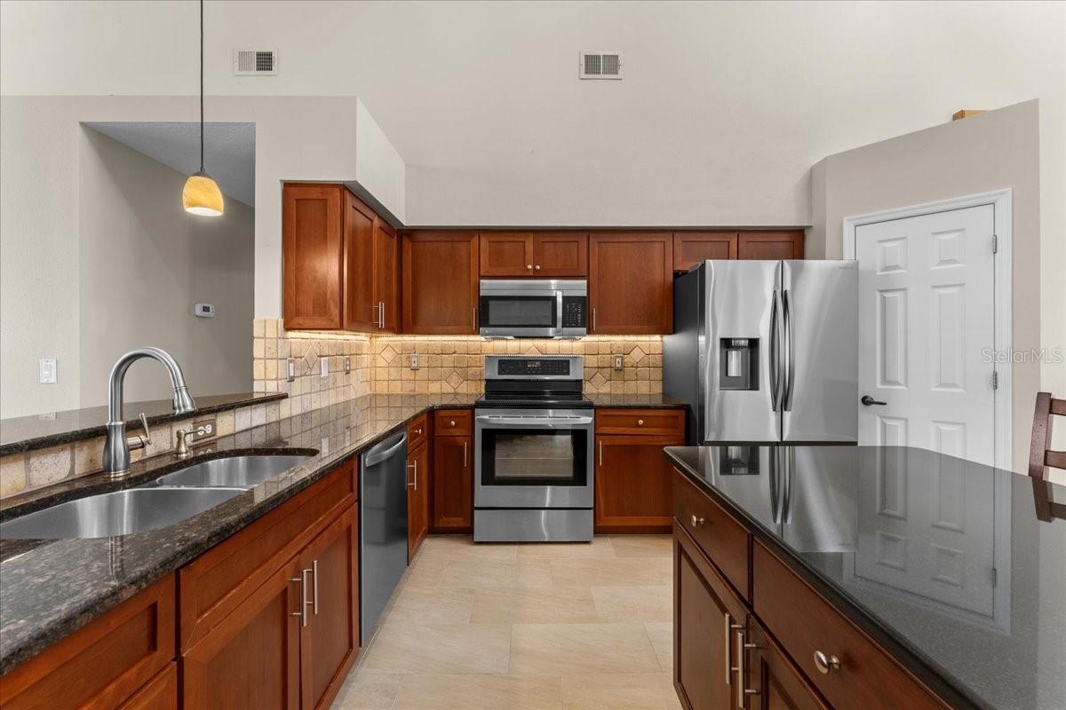 4761 STONEBRIAR DR, OLDSMAR, FL — photo 17