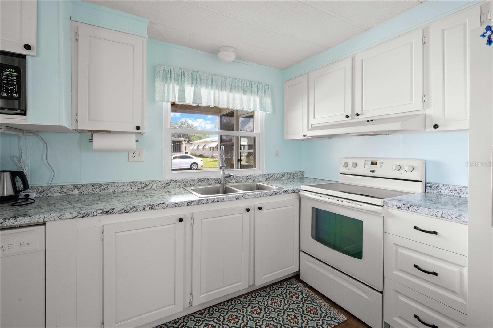 36650 DINA DR, ZEPHYRHILLS, FL — photo 4