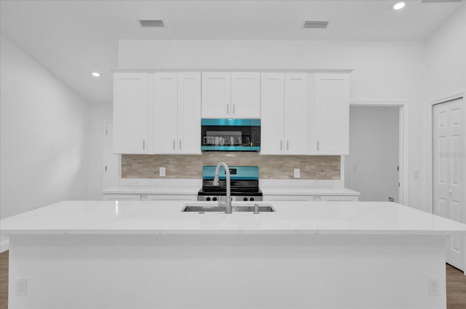 300 CHEROKEE AVE, ORANGE CITY, FL — photo 6