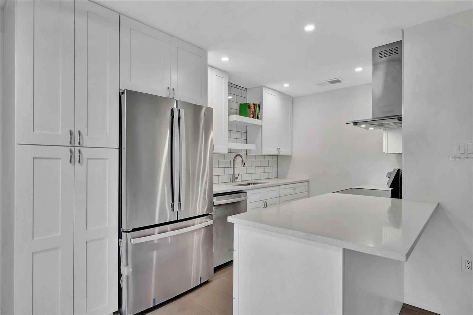 650 PINELLAS POINT DR S #216, ST PETERSBURG, FL — photo 10