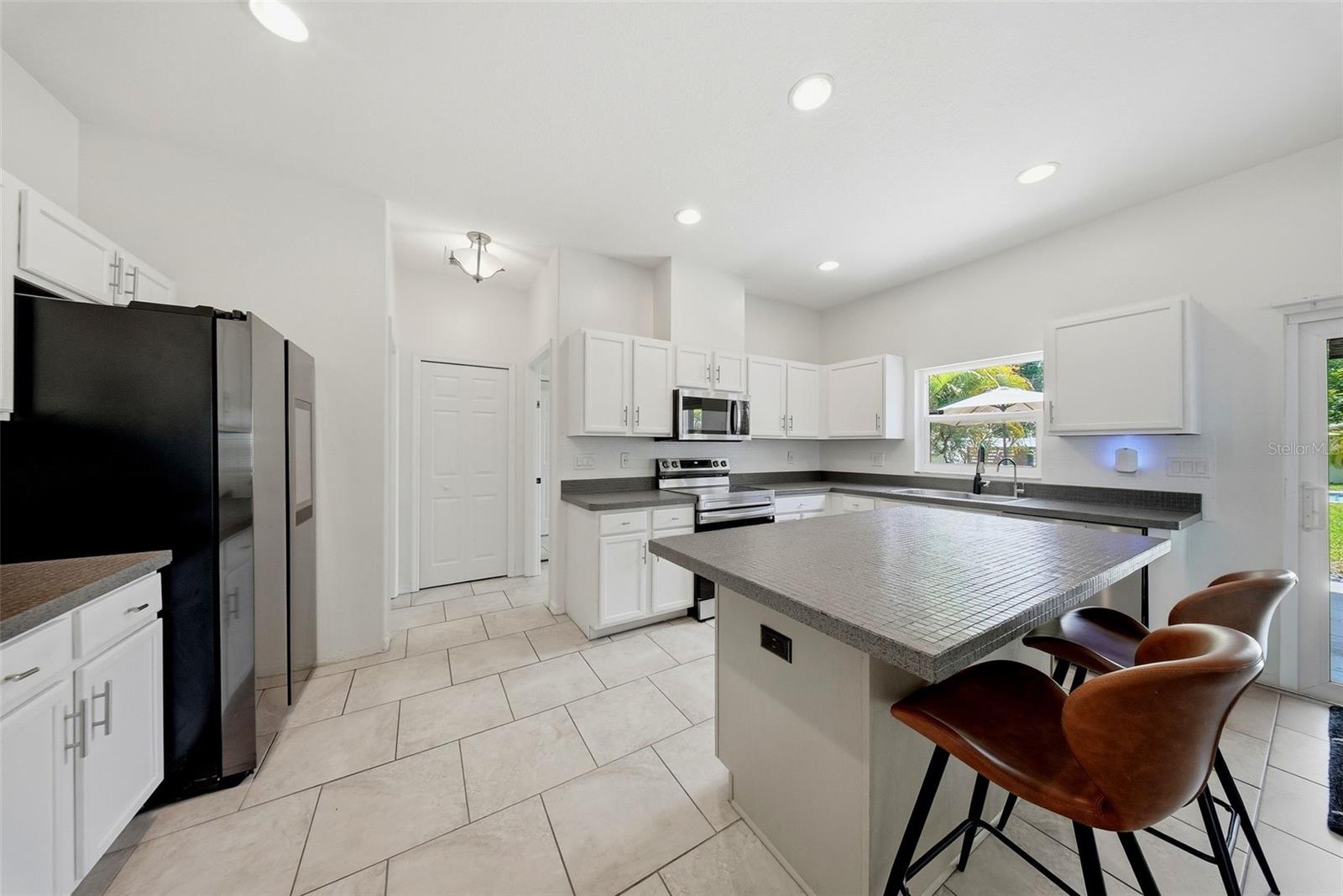 236 15TH AVE SE, ST PETERSBURG, FL — photo 14