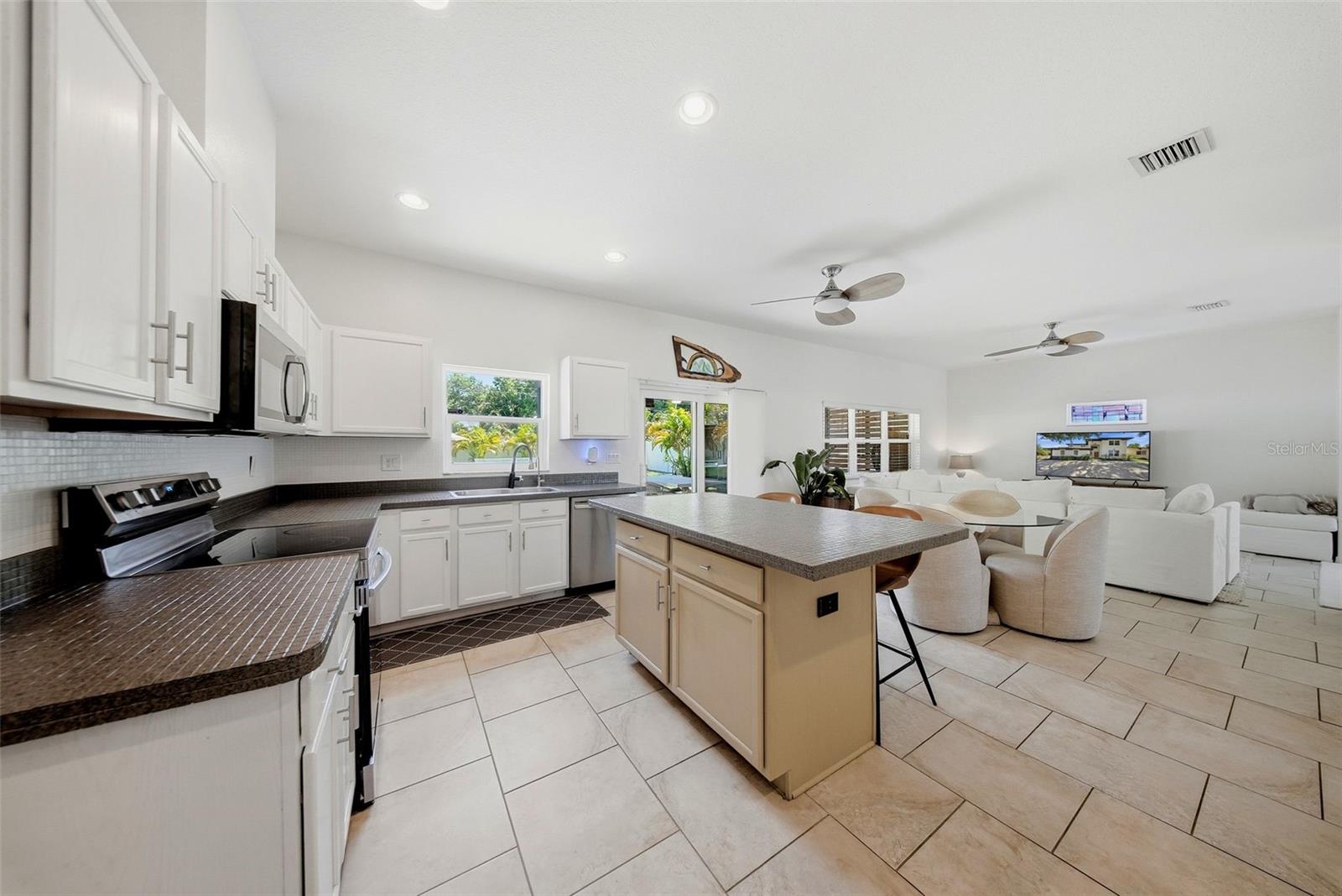 236 15TH AVE SE, ST PETERSBURG, FL — photo 16