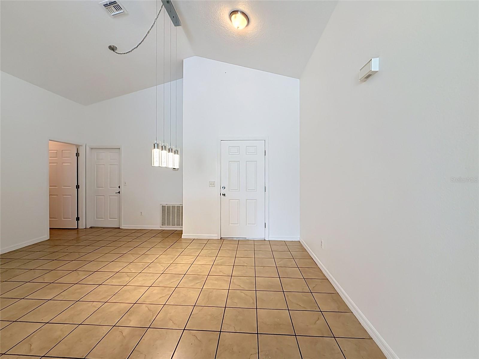 127 STEWART LAKE LOOP, GROVELAND, FL — photo 4