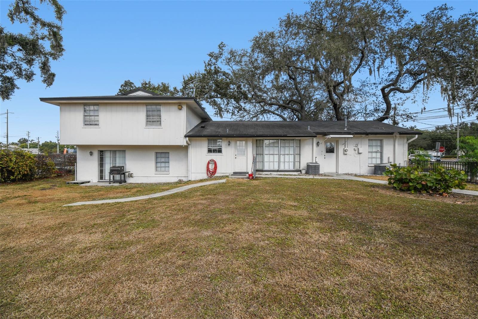 855 E BRANDON BLVD, BRANDON, FL