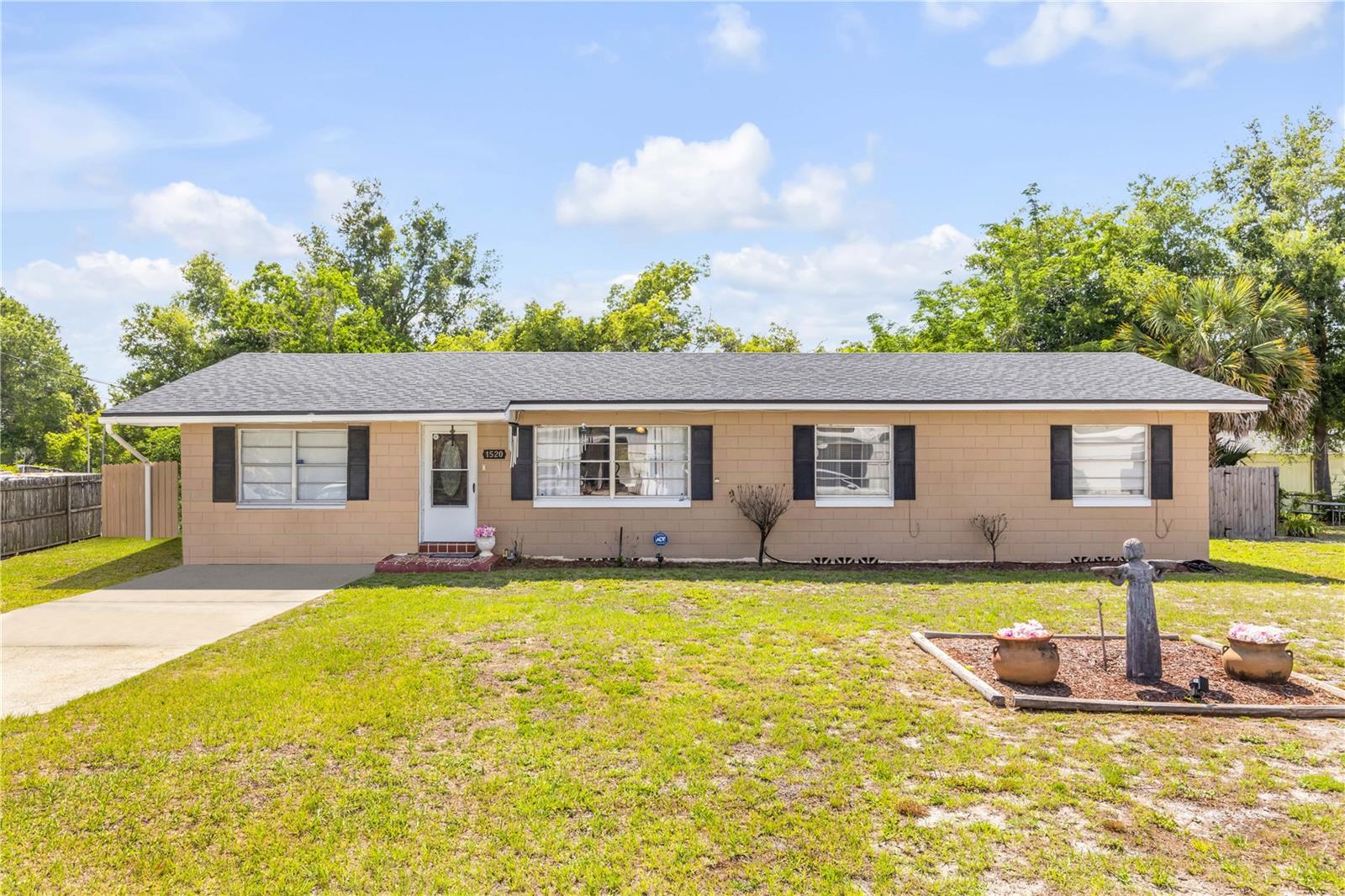 1520 NEWPORT AVE, DELAND, FL