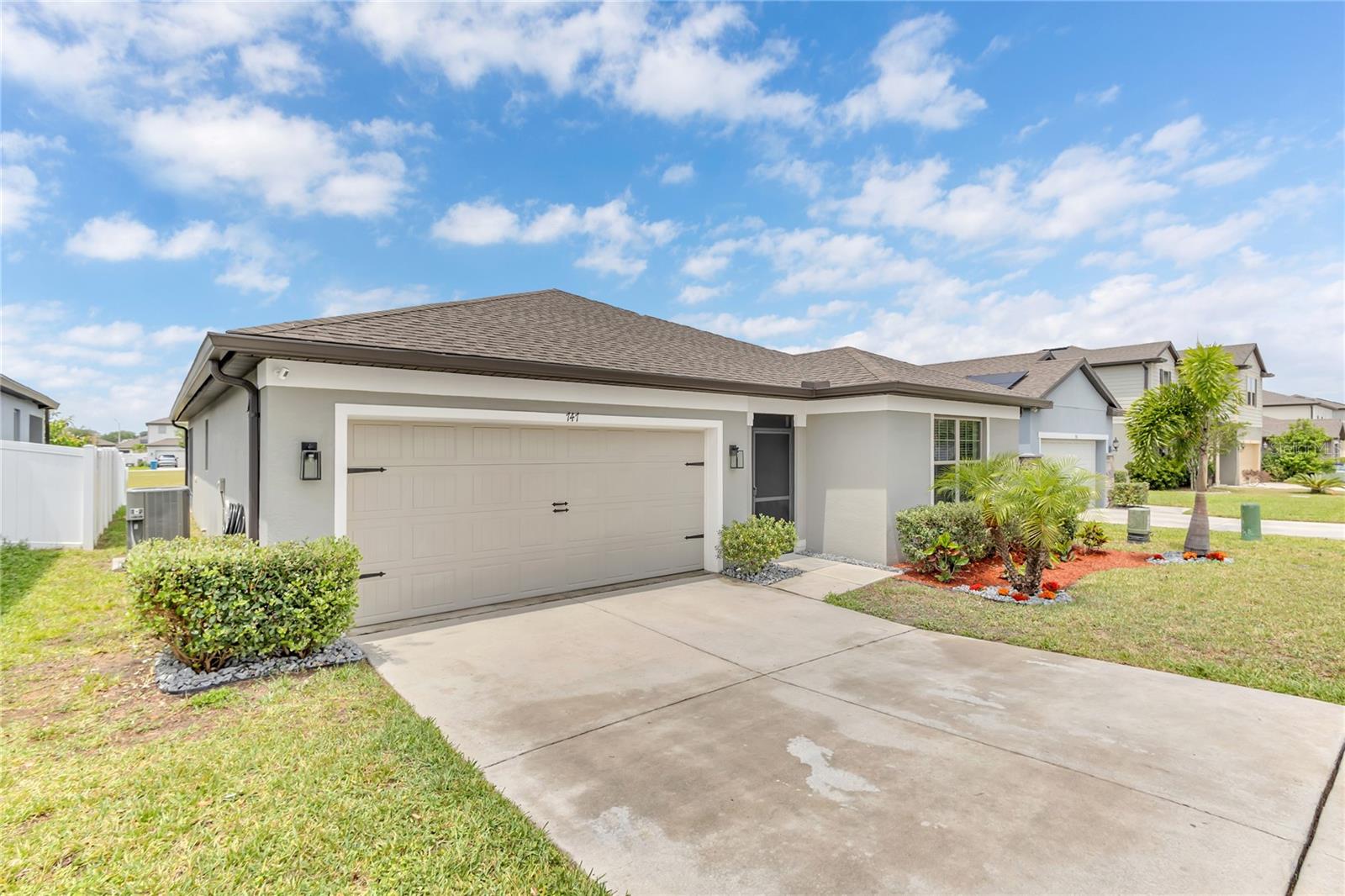 747 CITRUS ISLE DR, DAVENPORT, FL — photo 2