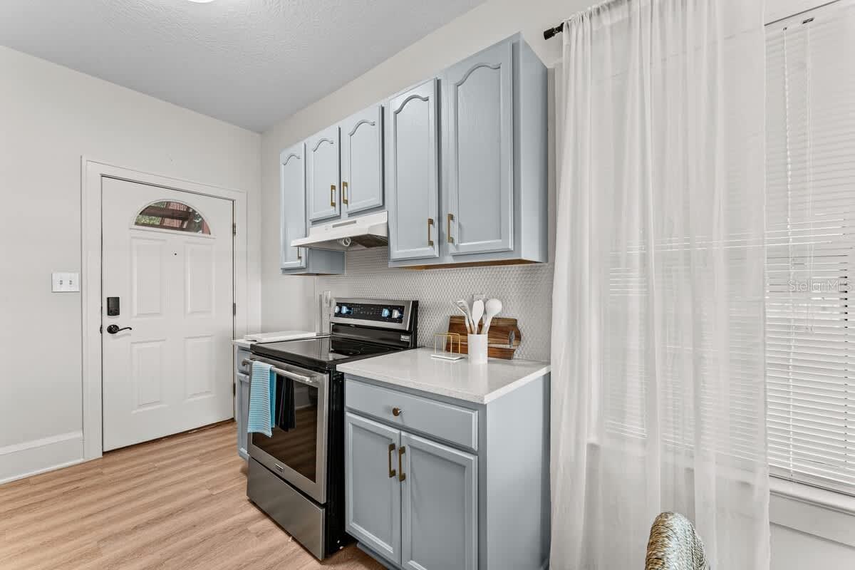304 LAKESHORE BLVD, KISSIMMEE, FL — photo 8
