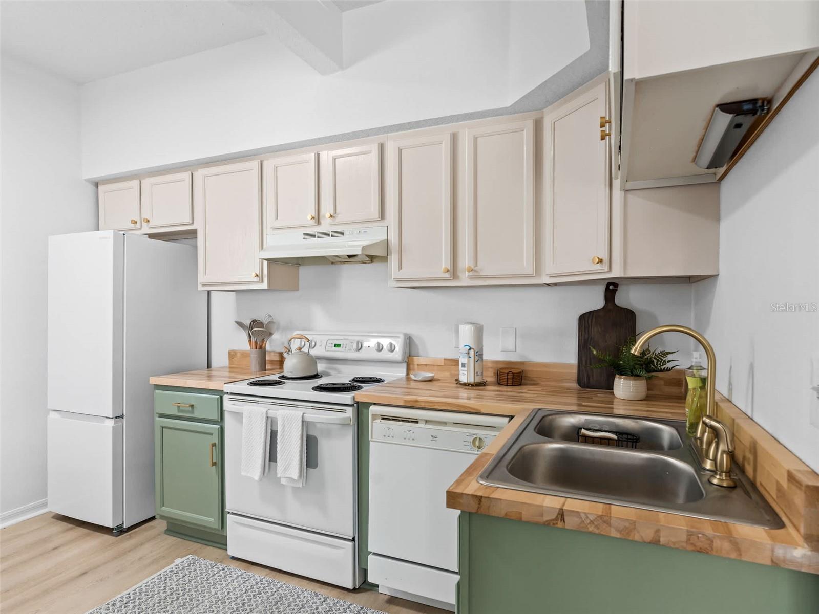 304 LAKESHORE BLVD, KISSIMMEE, FL — photo 47